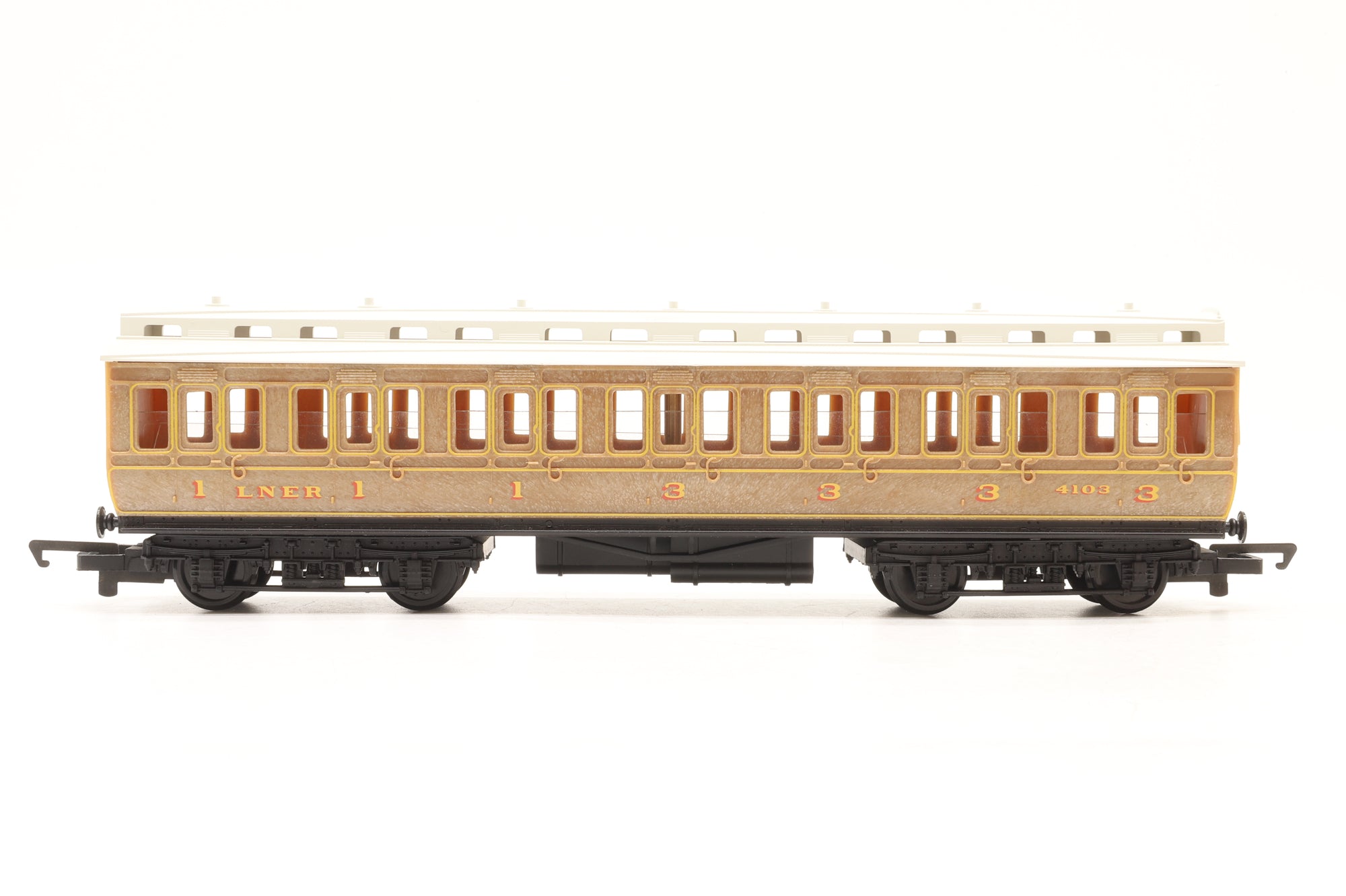 Hornby OO LNER B12 '8544' & Two Teak Clerestory Coaches