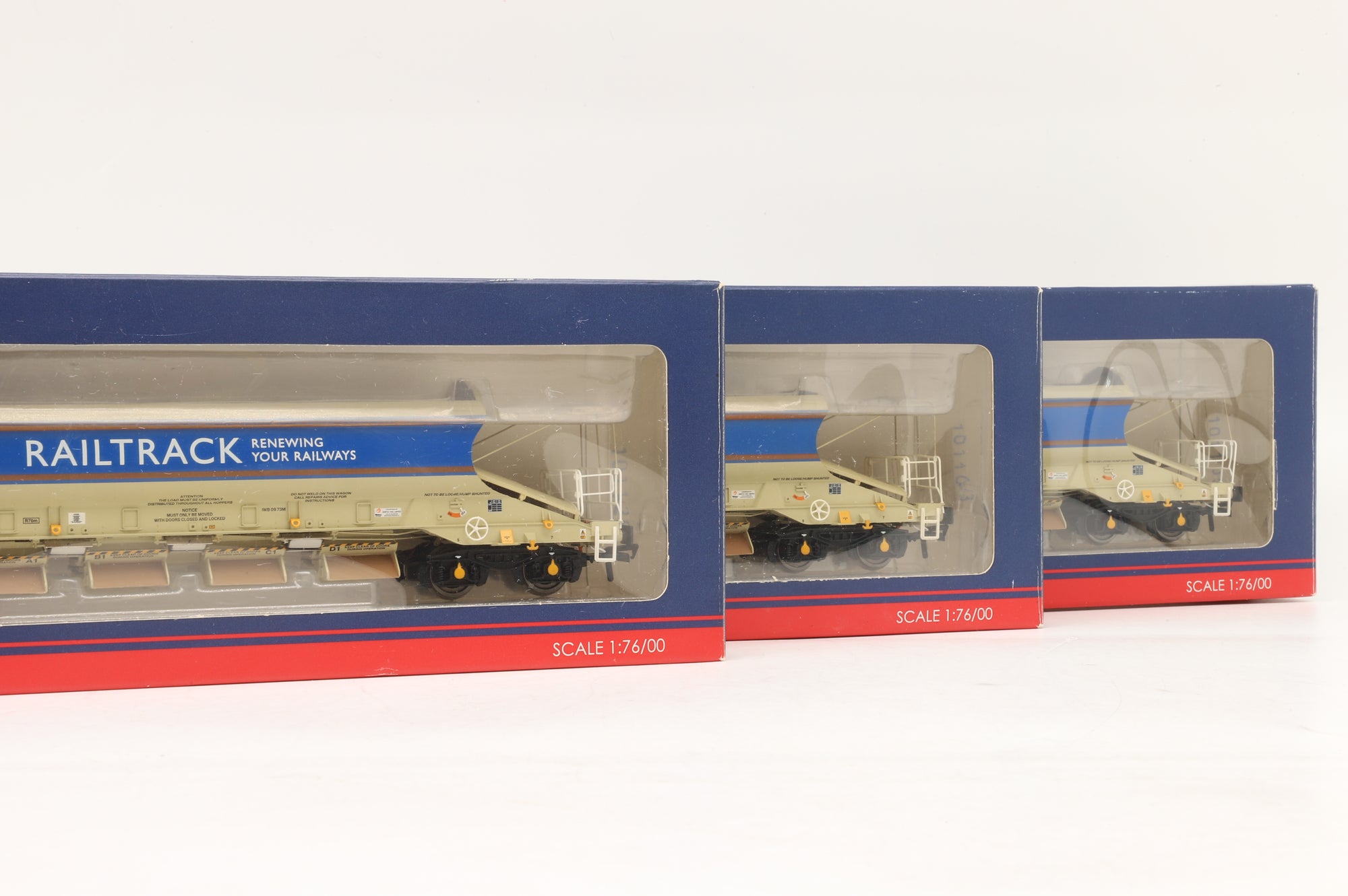 Bachmann OO 38-212/211 Rake of 3x JJA Mk2 Auto-Ballasters in Railtrack Livery