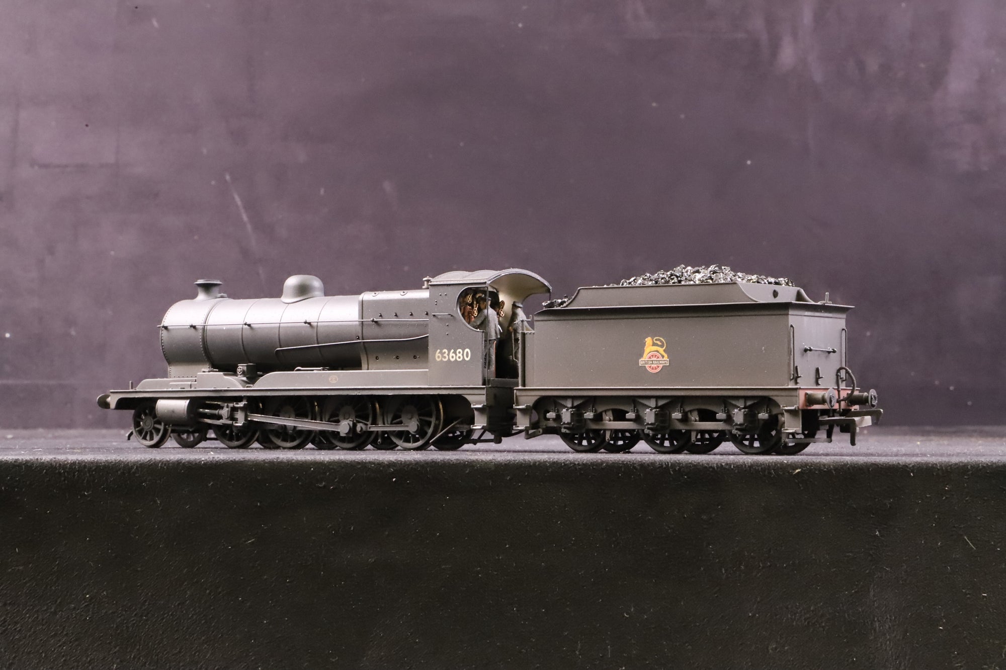 Bachmann OO 31-003A Robinson Class 04 63680 in BR Black w/ Early Crests - Weathered