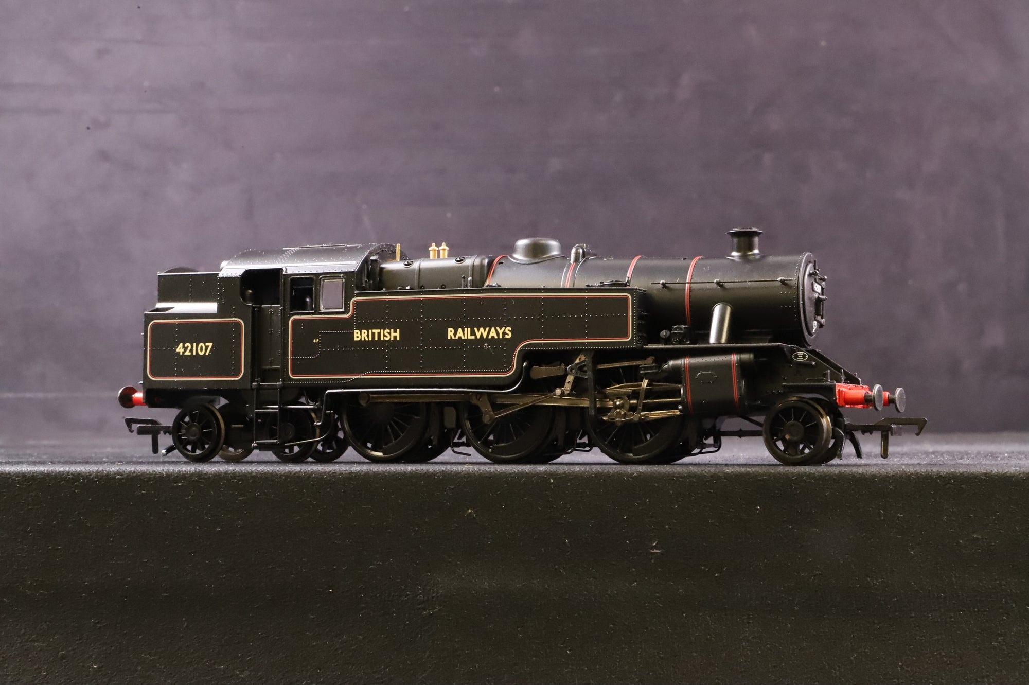 Bachmann OO 32-883 LMS Fairburn Tank '42107' British Railways Lined Black