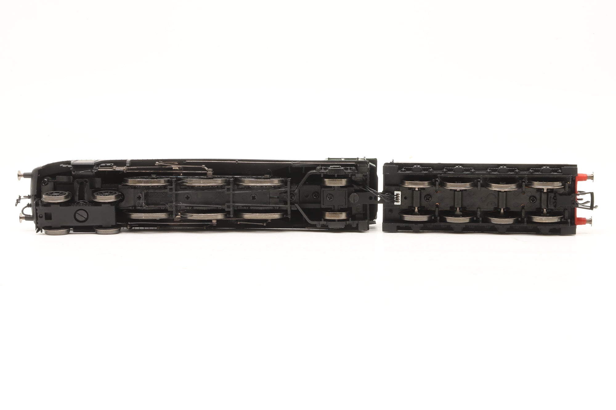 Hornby OO R3522 Class A4 '60026' 'Miles Beevor' BR Lined Green E/C