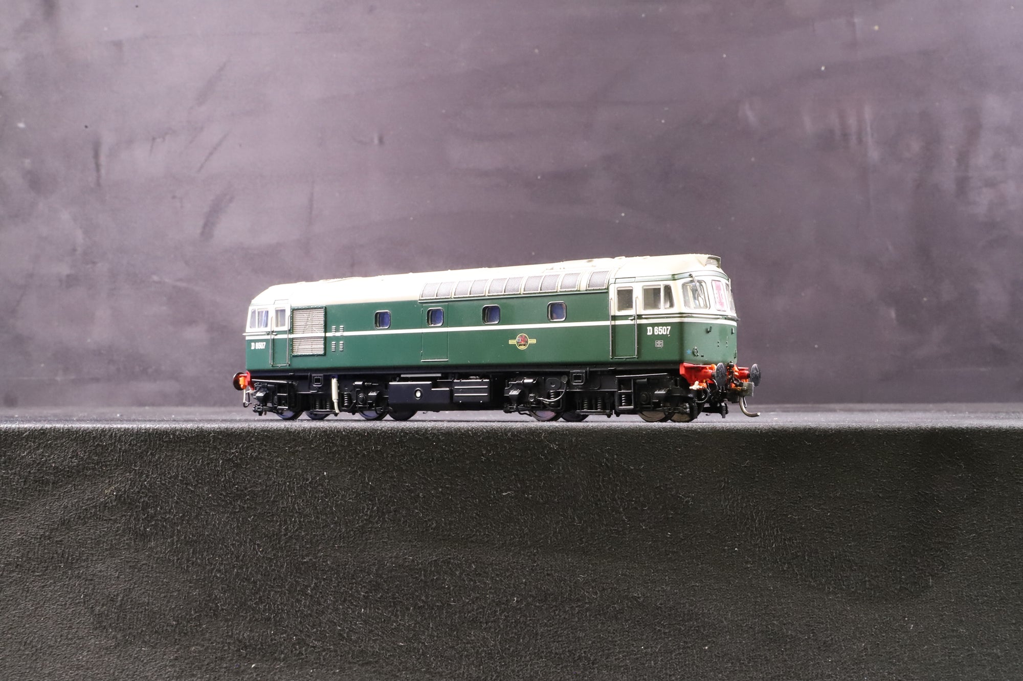 Heljan OO 34101 Class 33 D6507 in BR Green