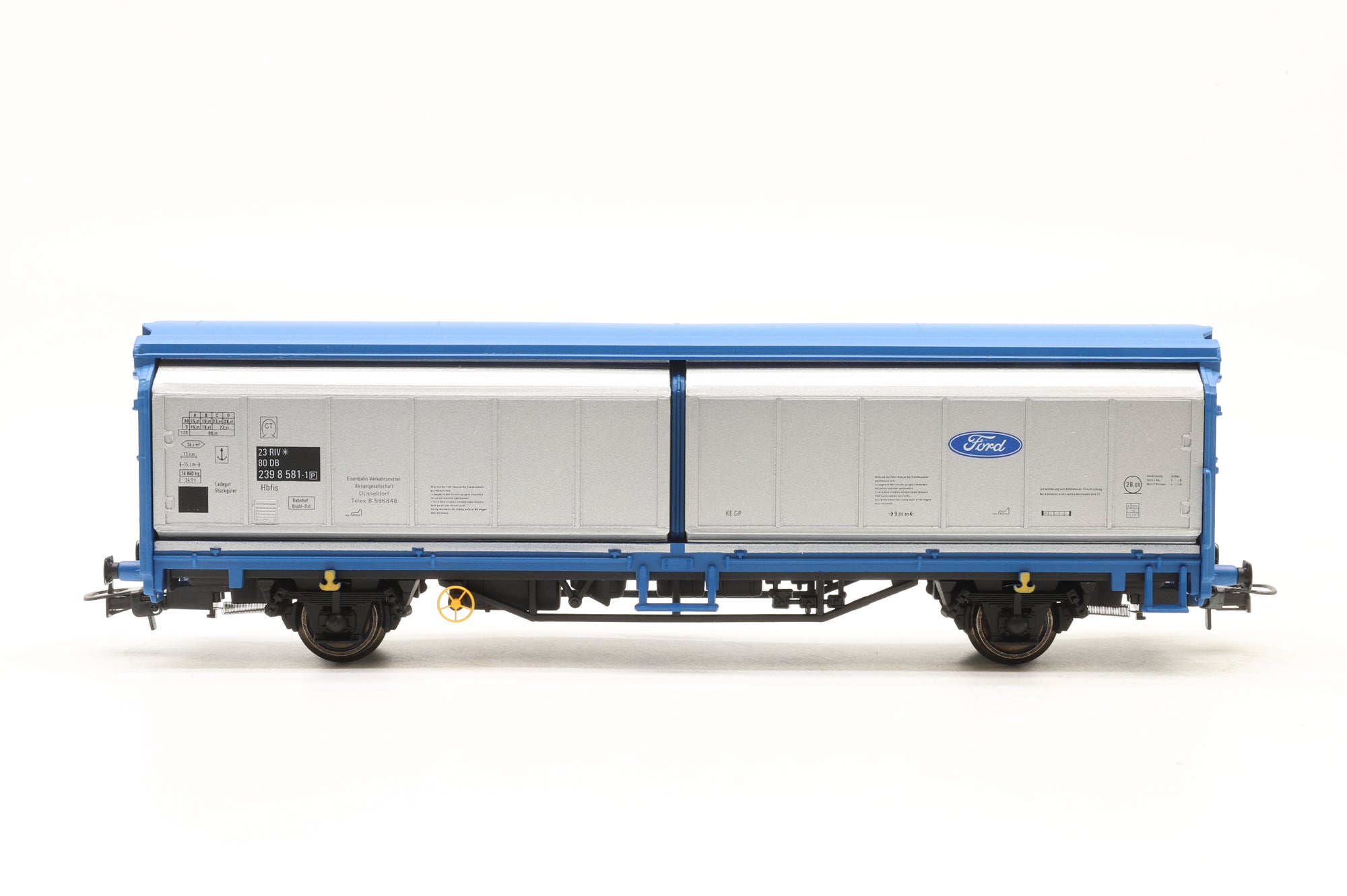 Electrotren HO 1582/3/6/7K Rake of 4x Ford Vans
