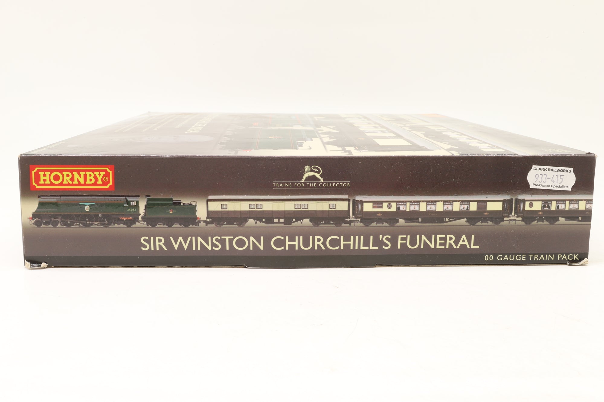 Hornby OO R3300 'Churchill's Funeral Train' Incl. Battle of Britain Class, 2x K-Type Pullmans, & Luggage Van