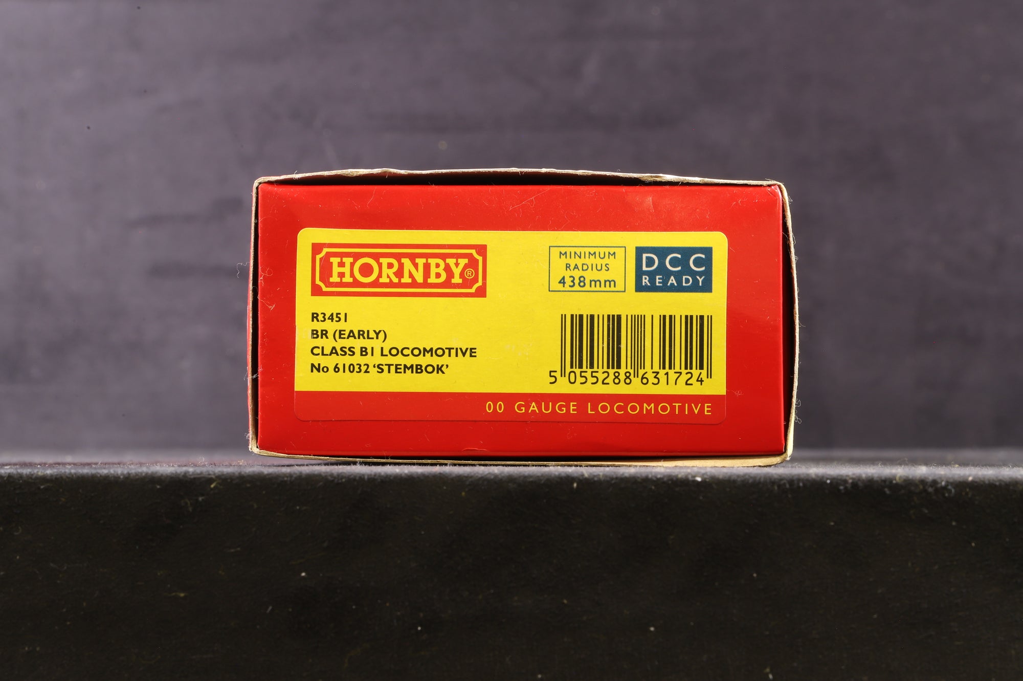 Hornby OO R3451 Class B1 '61032' 'Stembok' BR Lined Black E/C