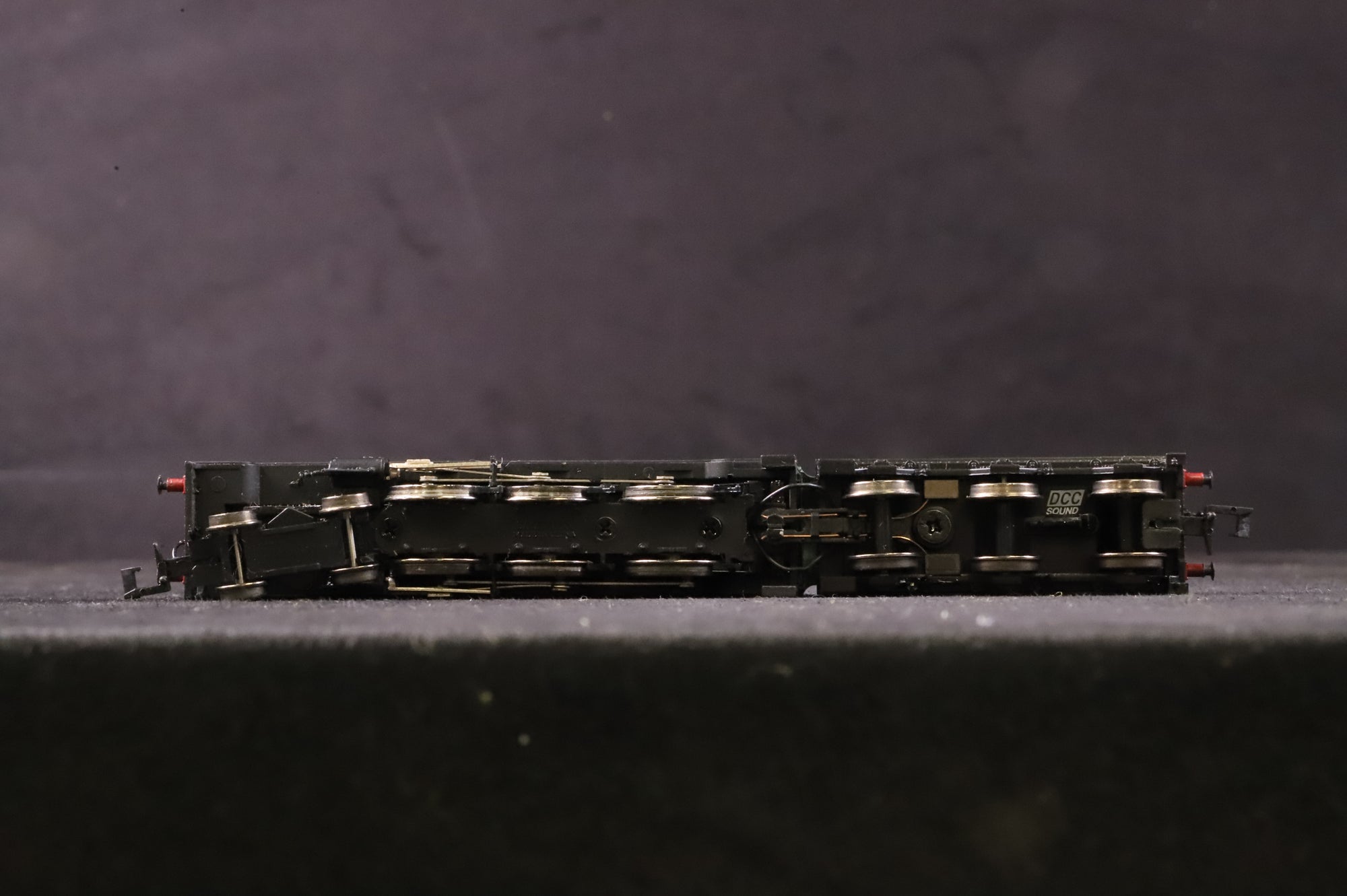 Graham Farish N 370-160 Castle Class '5080' 'Defiant' BR Lined Green L/C DCC Sound