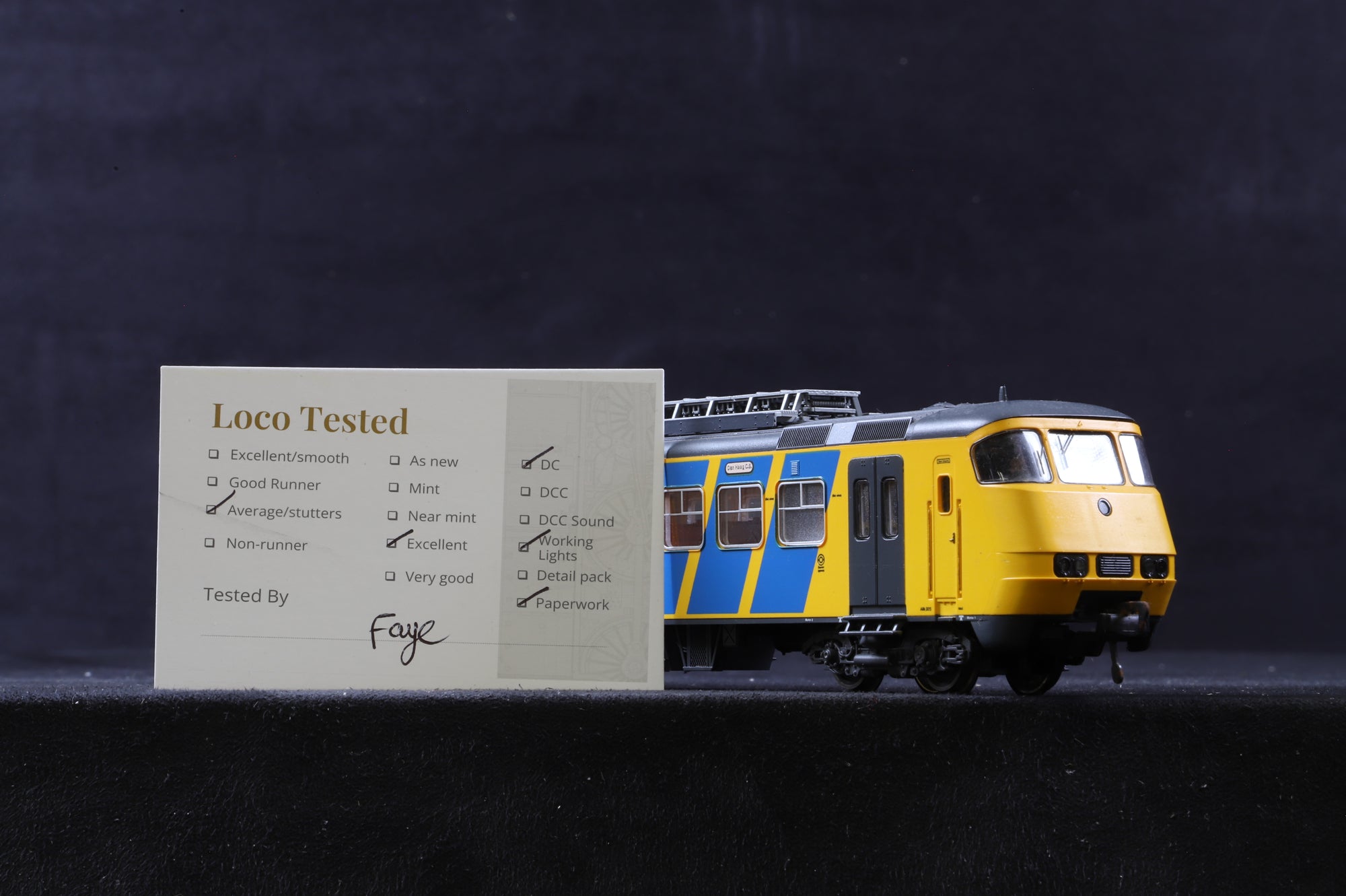 Fleischmann HO 4470 2-Car Sprinter 2011 NS Livery, 2/3 Rail