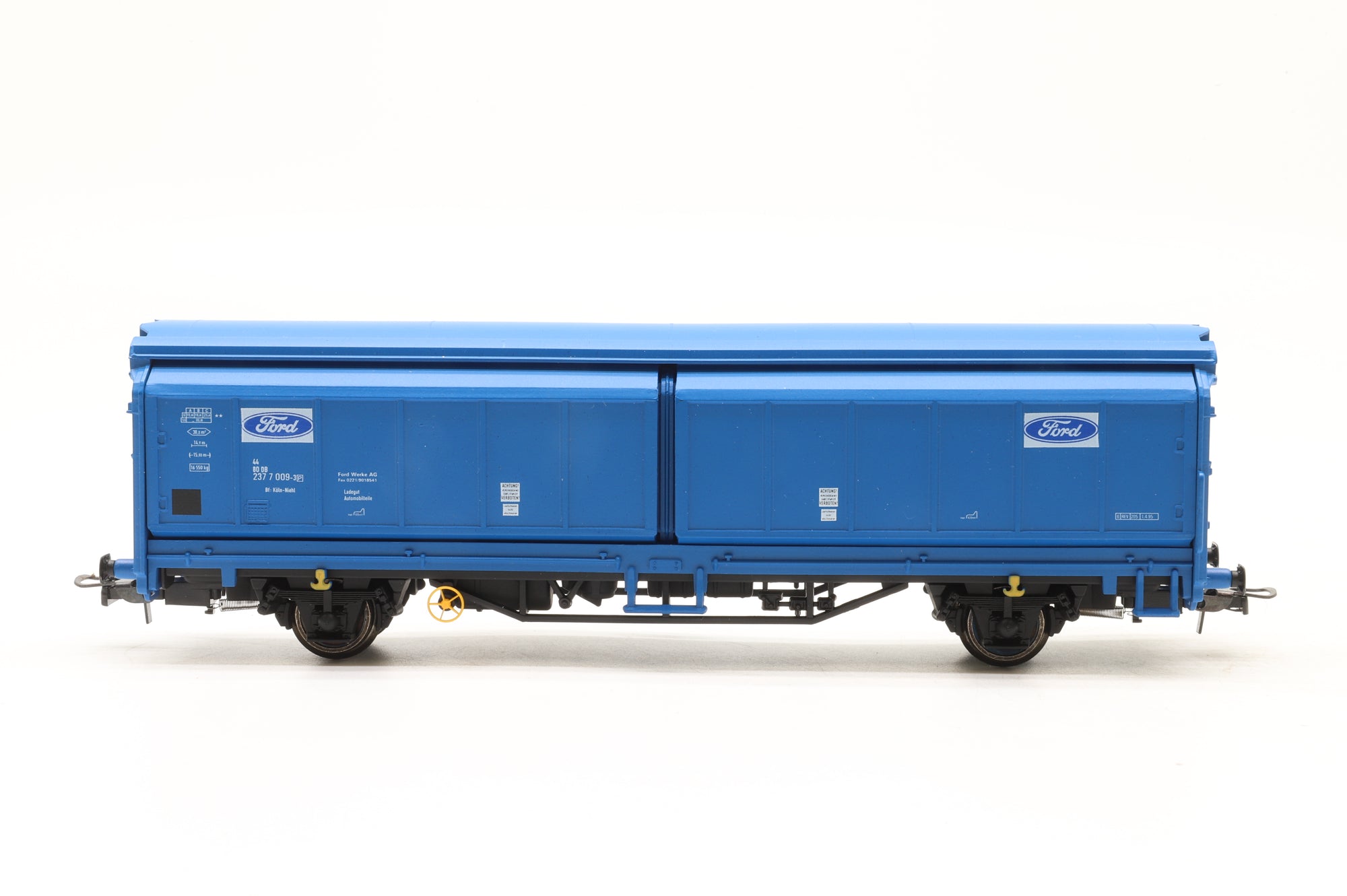Electrotren HO 1582/3/6/7K Rake of 4x Ford Vans