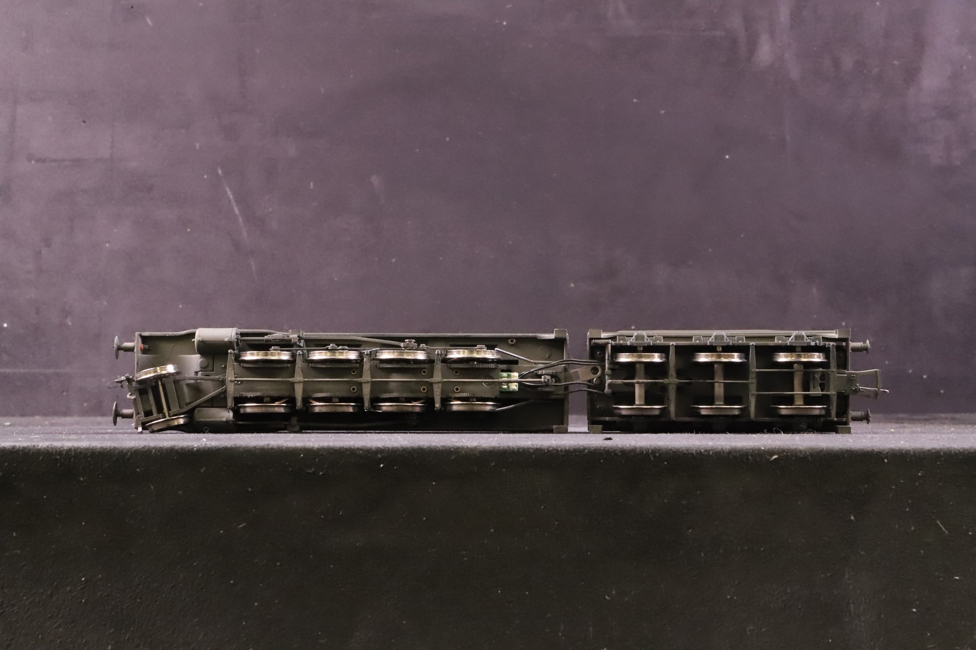 Bachmann OO 31-003A Robinson Class 04 63680 in BR Black w/ Early Crests - Weathered