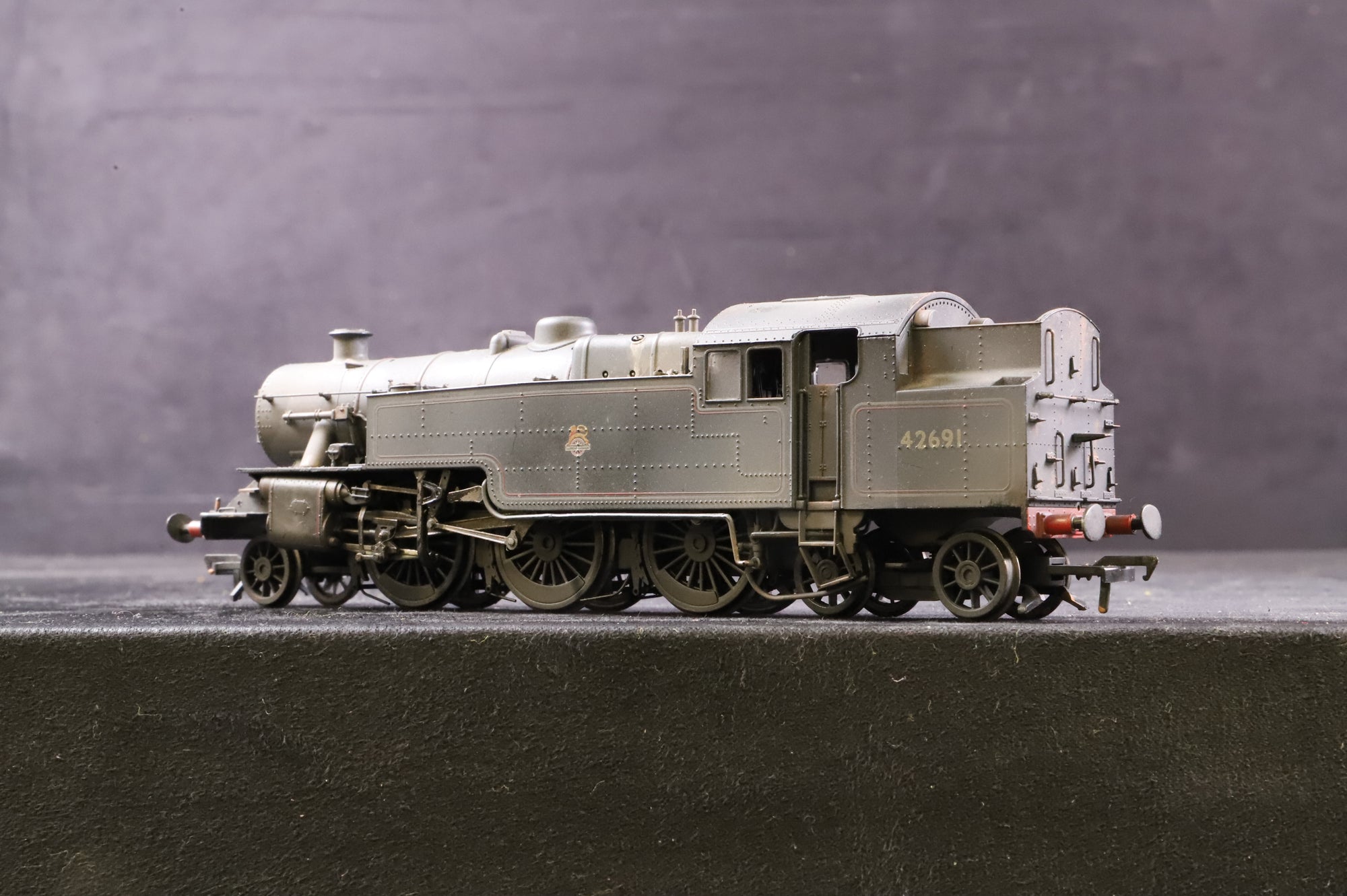 Bachmann OO 32-878 Class 4MT Fairburn 2-6-4T '42691' BR Lined Black Early Emblem, Weathered