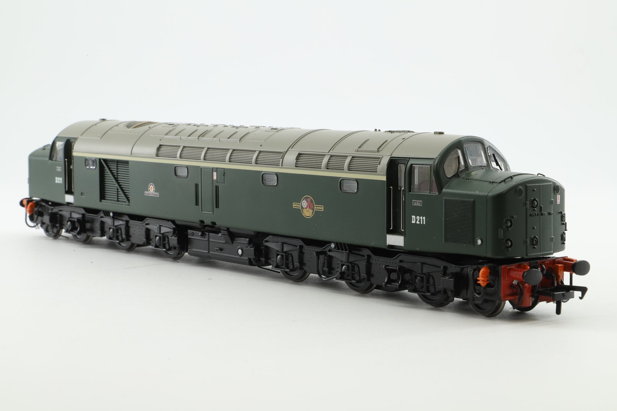 Bachmann OO 32-480DS Class 40 D211 'Mauritania' in BR Green - DCC Sound