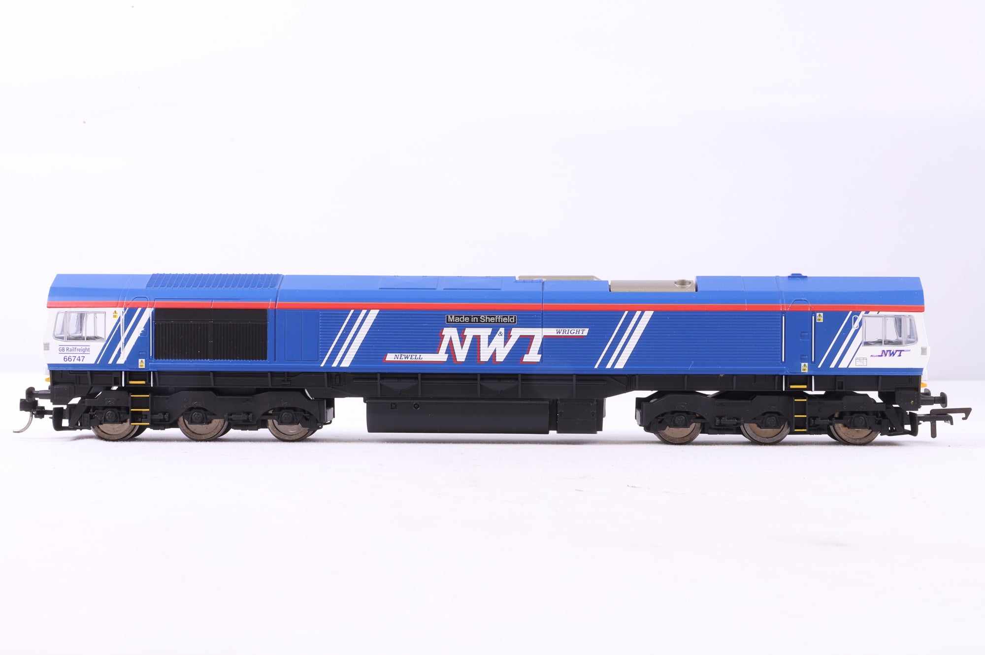 Hornby OO R3940 GBRf/Newell & Wright Class 66 Co-Co 'Made in Sheffield ' '66747', DCC Sound