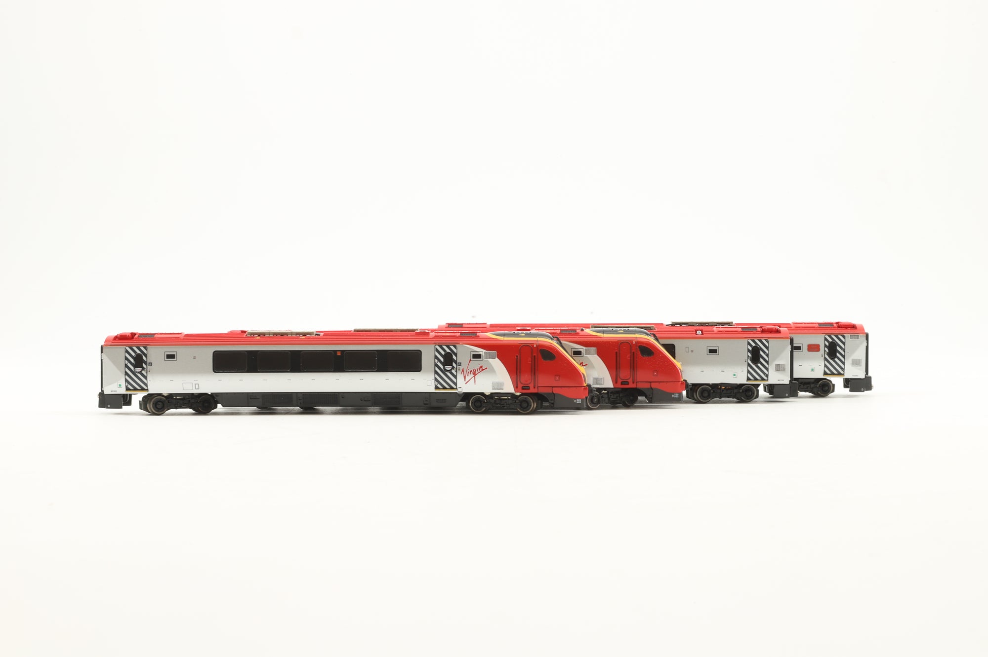 Dapol N ND-063C Class 220 4 Car Forth Voyager DMU '220 002', Virgin Trains livery