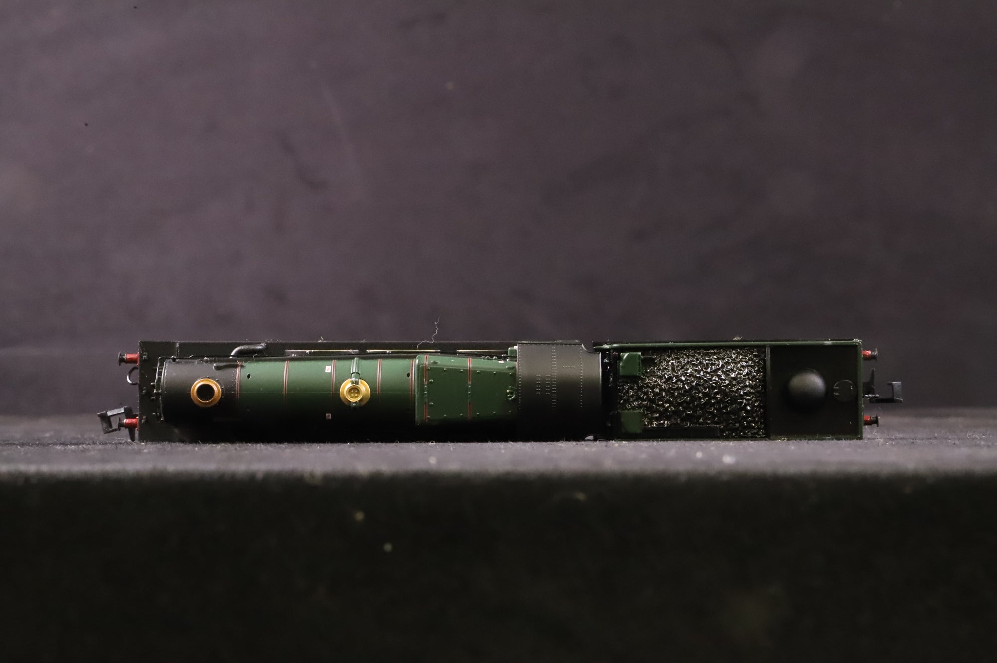 Graham Farish N 370-160 Castle Class '5080' 'Defiant' BR Lined Green L/C DCC Sound