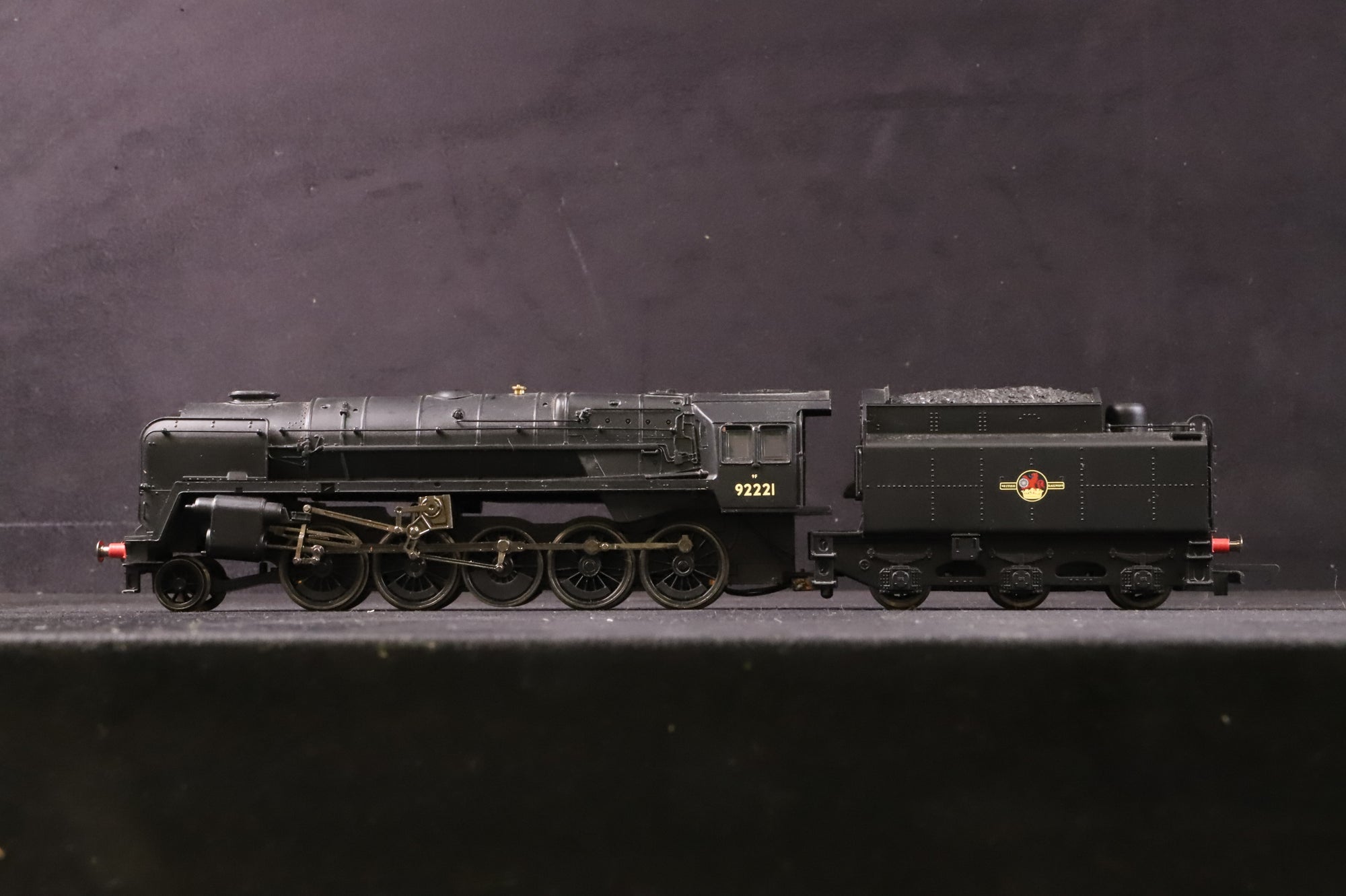 Hornby Railroad OO R2880 Class 9f '92221' BR Black L/C