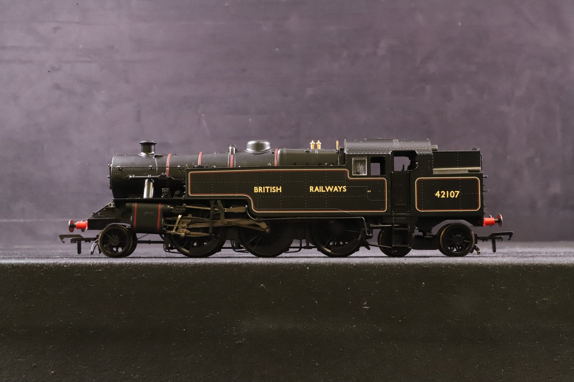 Bachmann OO 32-883 LMS Fairburn Tank '42107' British Railways Lined Black
