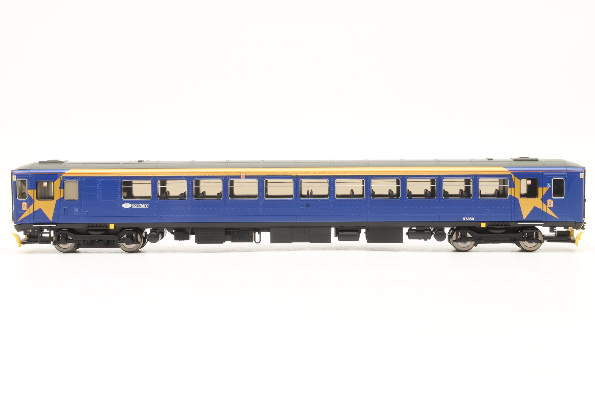 Hornby OO R2757 Class 153 DMU 153324 in Northern Livery