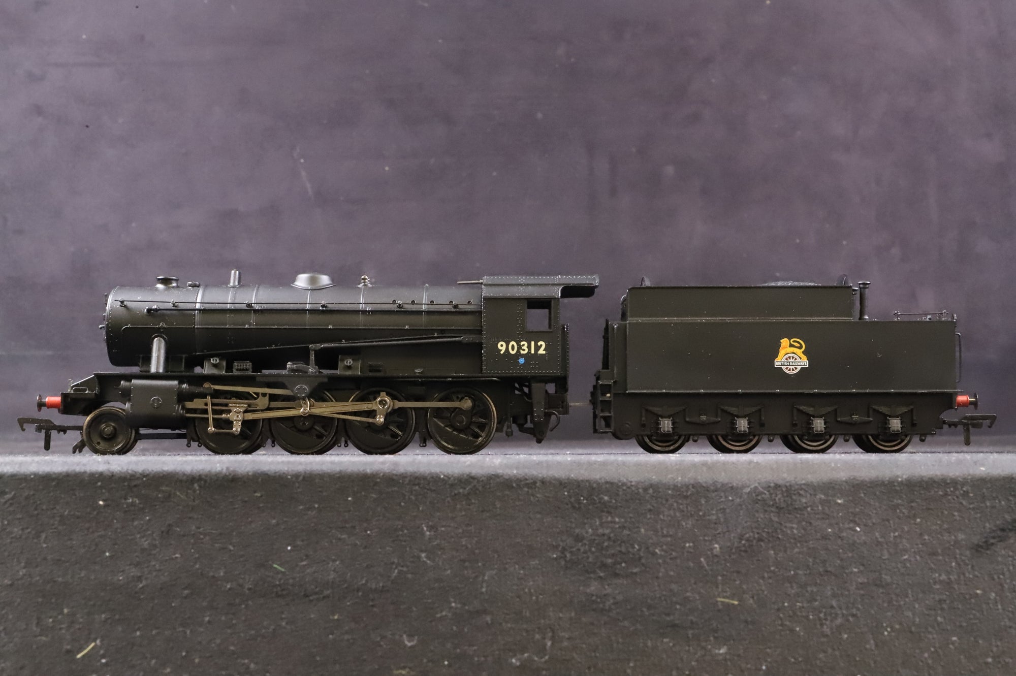 Bachmann OO 32-253 WD Austerity 2-8-0 90312 in BR Black w/ Early Crests