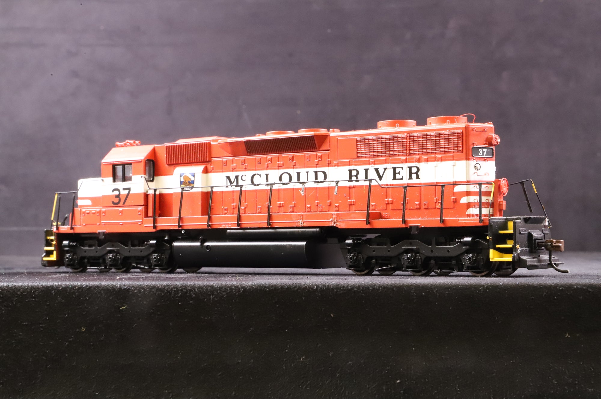 Athearn HO 93531 SD38 '37' McCloud River, DCC Fitted