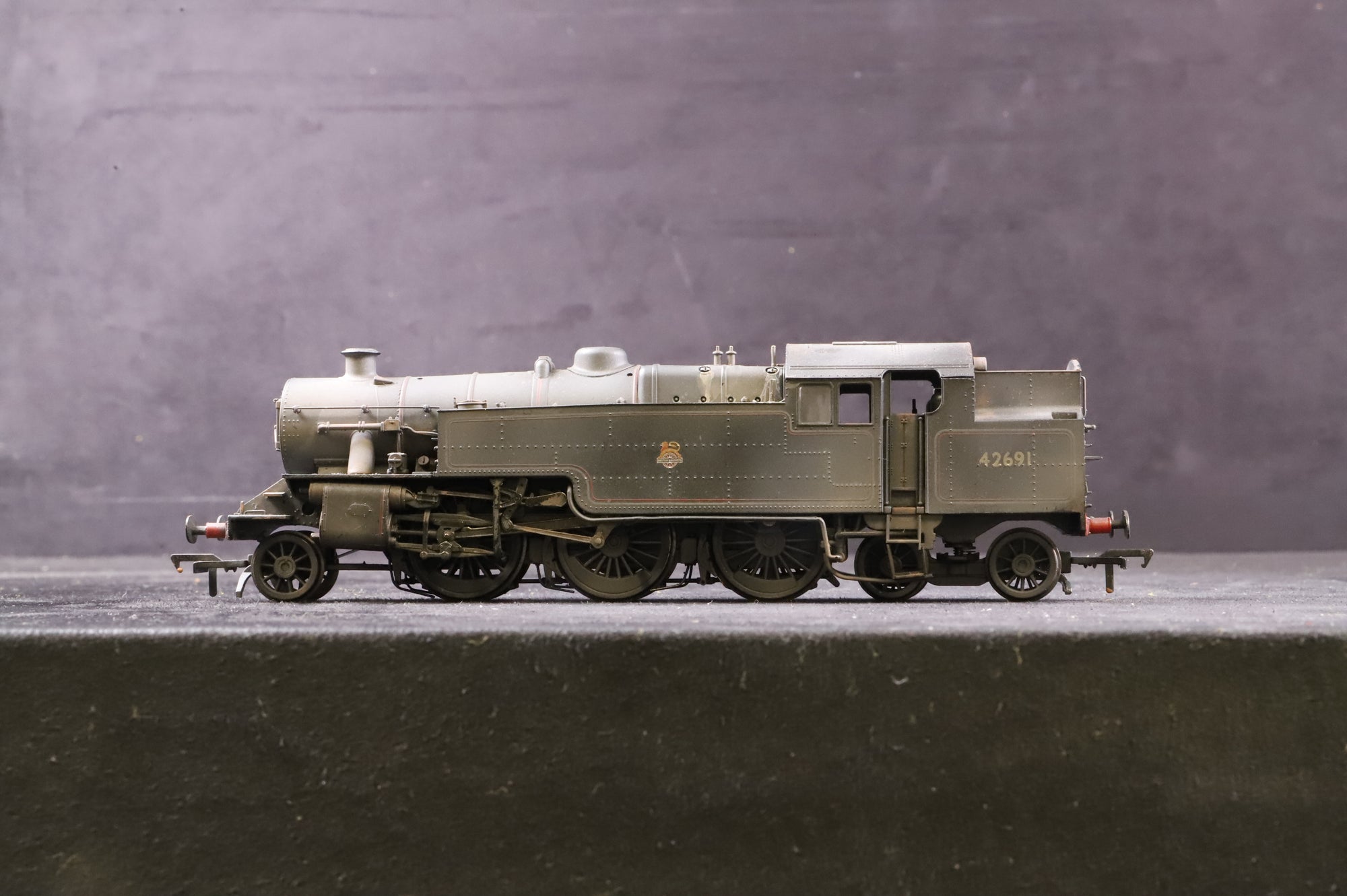 Bachmann OO 32-878 Class 4MT Fairburn 2-6-4T '42691' BR Lined Black Early Emblem, Weathered