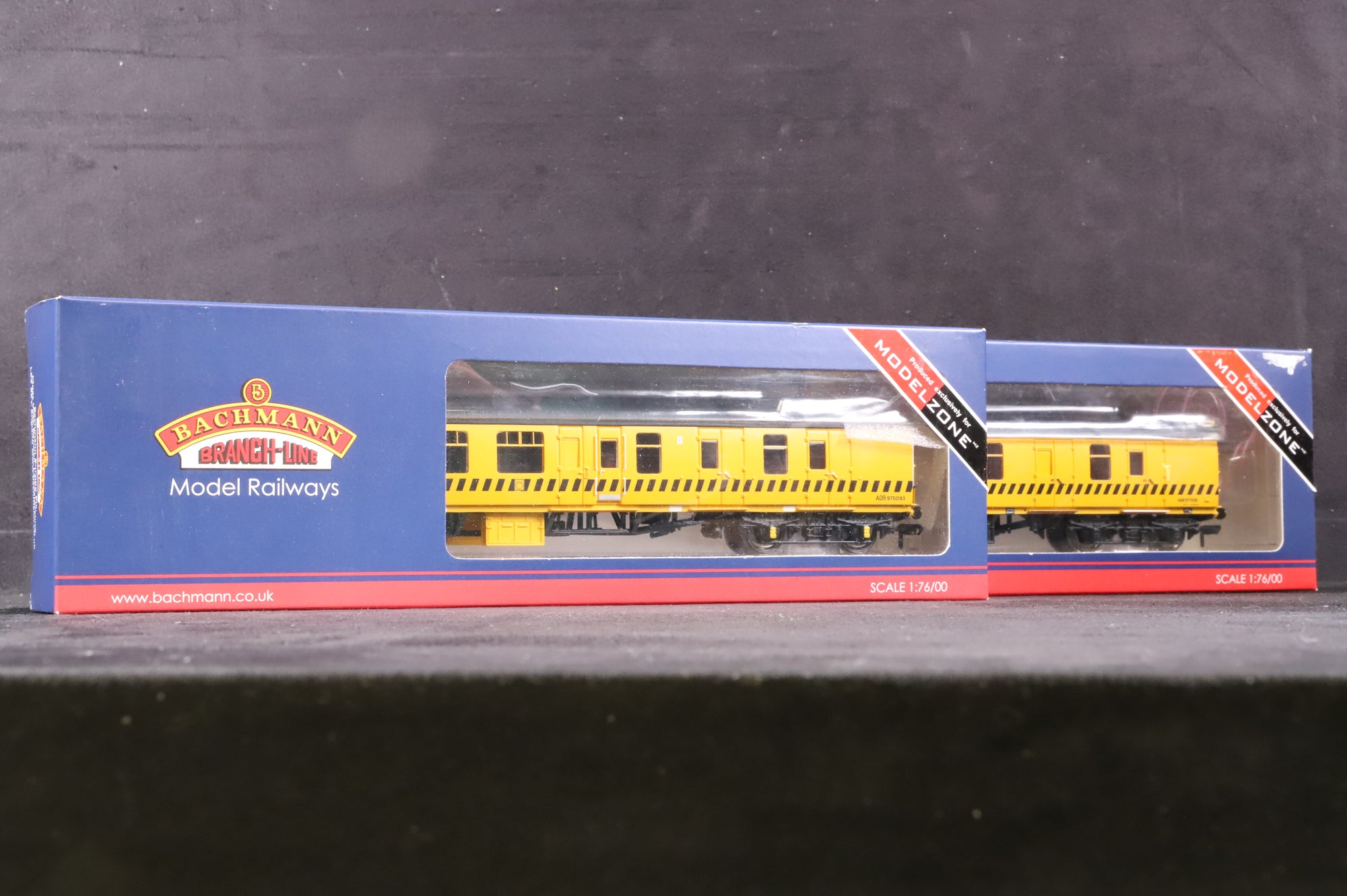 Bachmann OO 39-075Z/175Y Set of 2 Ex Mk1 Re-Railing Coaches in BR Engineering Yellow