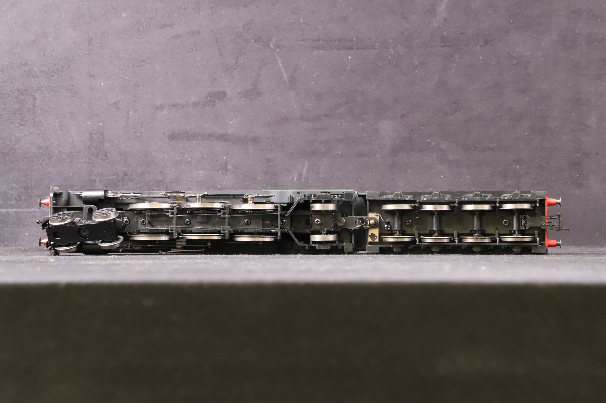 WORKSHOP Hornby OO R2342 A3 Class 60077 (Numbers Removed) 'The White Knight' in Lined BR Green w/ No Crests