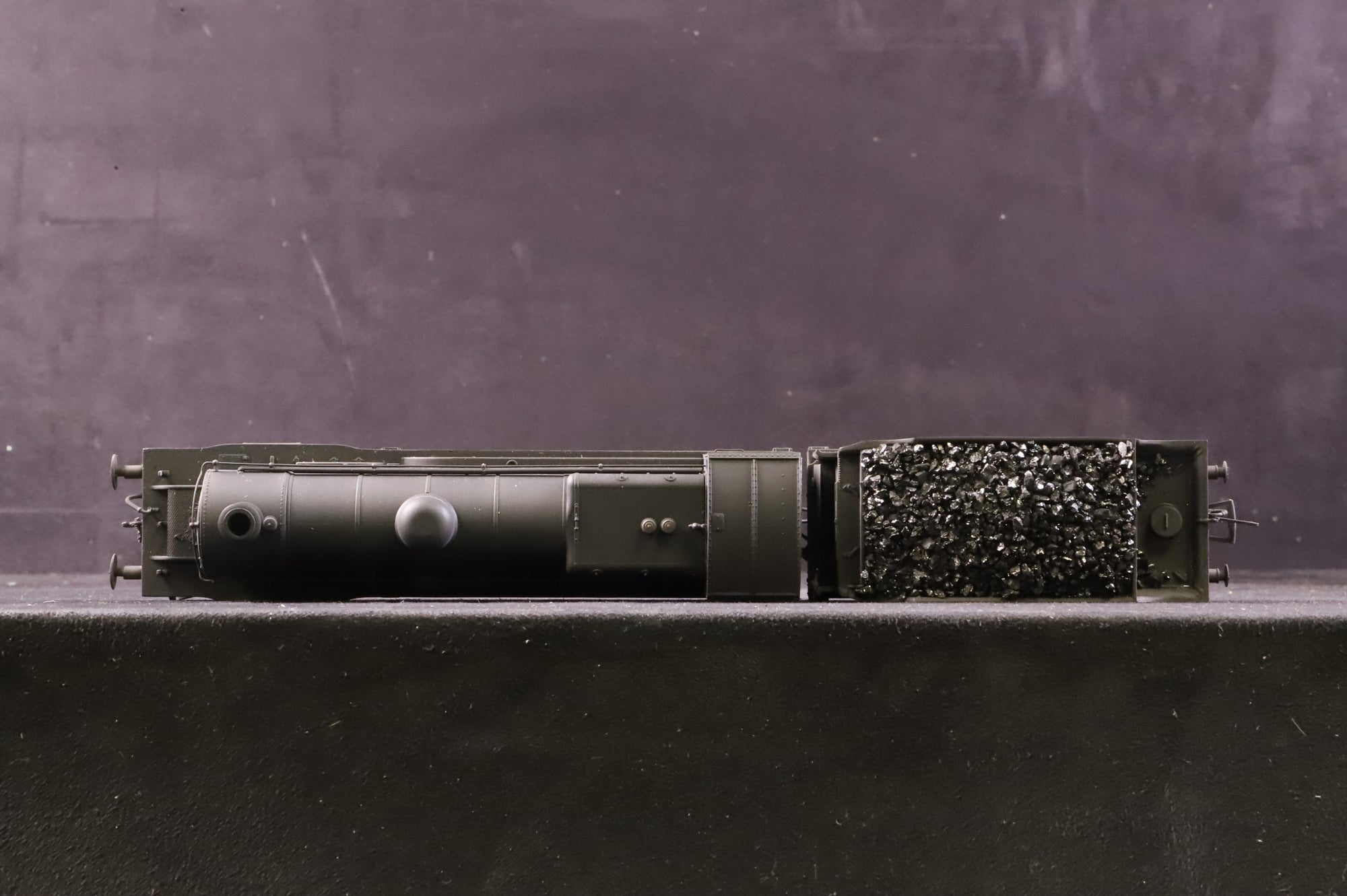 Bachmann OO 31-003A Robinson Class 04 63680 in BR Black w/ Early Crests - Weathered