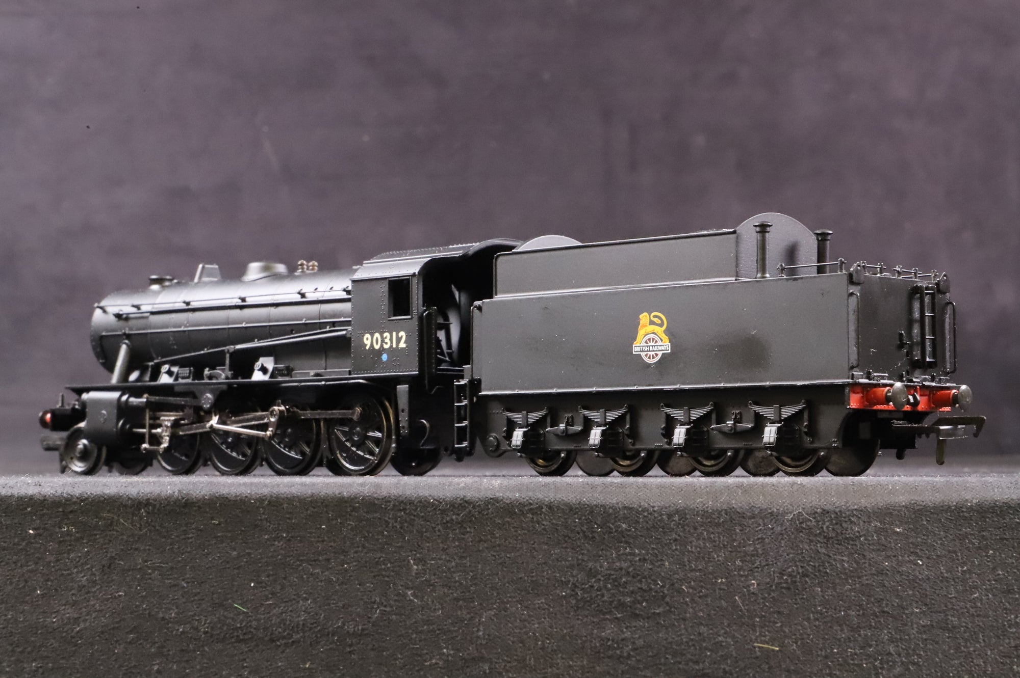 Bachmann OO 32-253 WD Austerity 2-8-0 90312 in BR Black w/ Early Crests