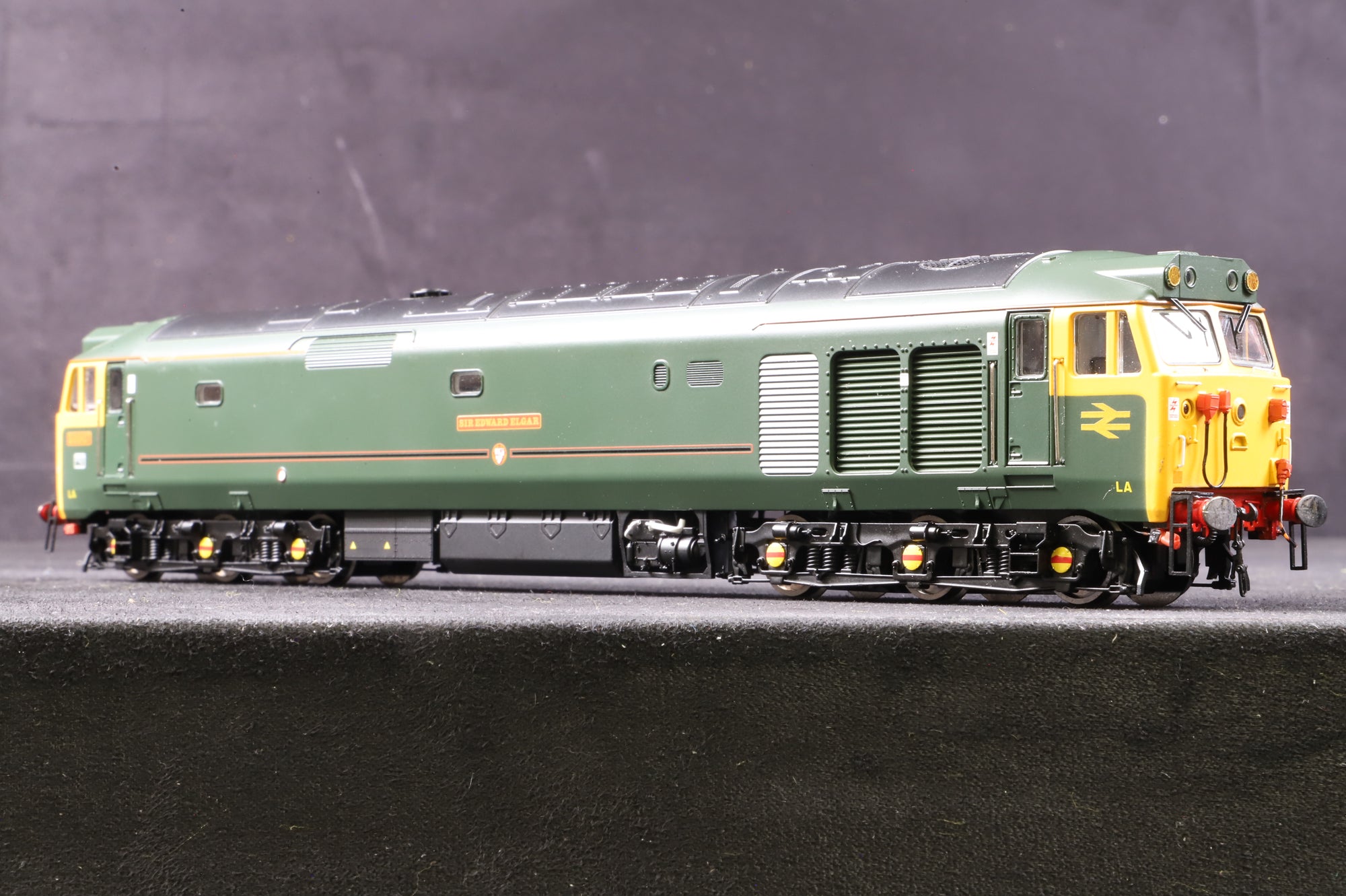 Hornby OO R2408 Class 50 '50007' 'Sir Edward Elgar' GWR 150 Style Green