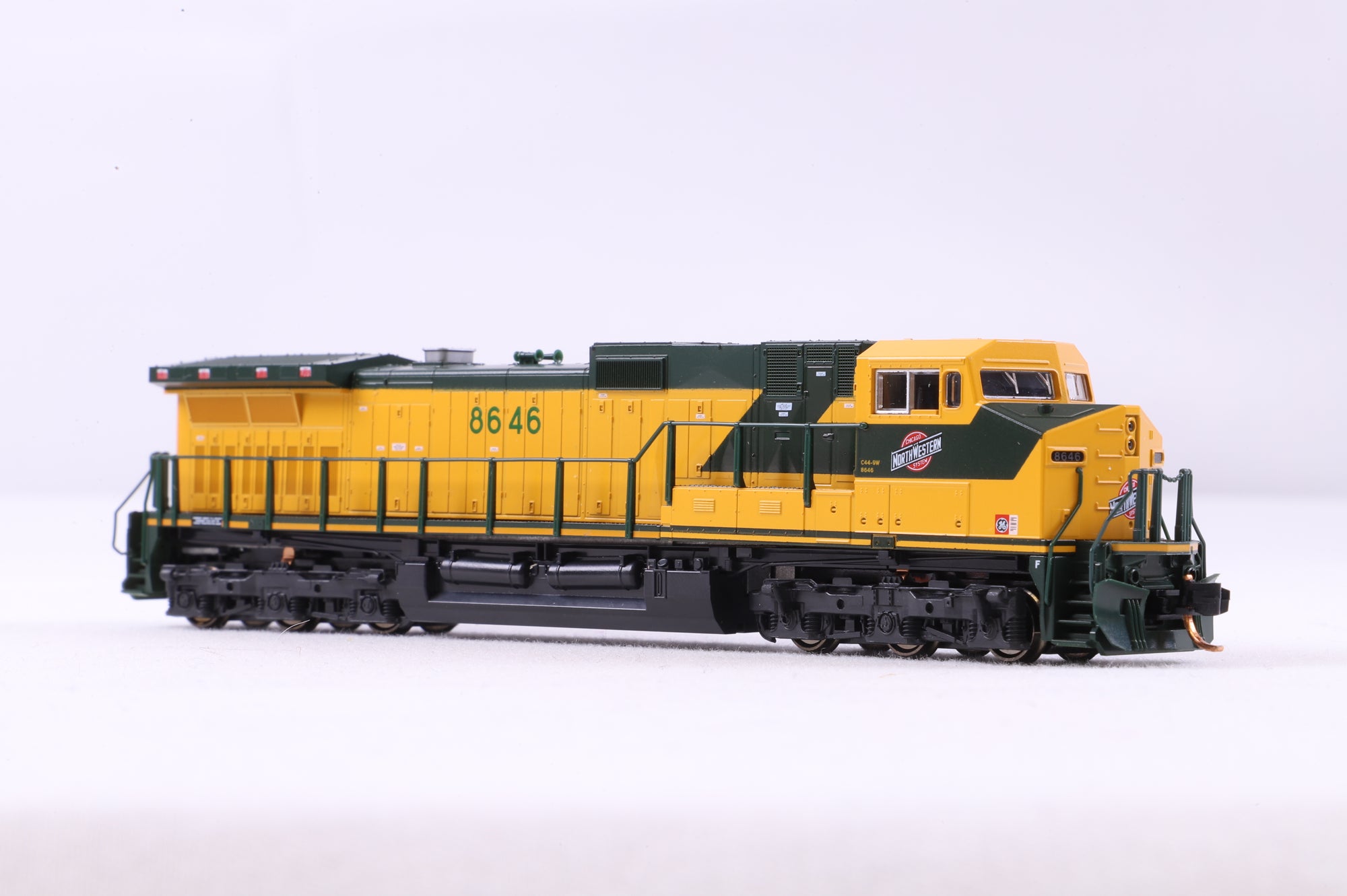 Kato N 106-2451 C44-9W Chicago & North Western 'Dynamic Duo' '8646' & '8688'