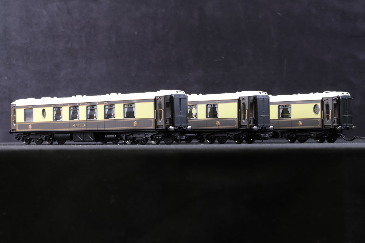 Hornby OO Rake of 3 Pullman Coaches