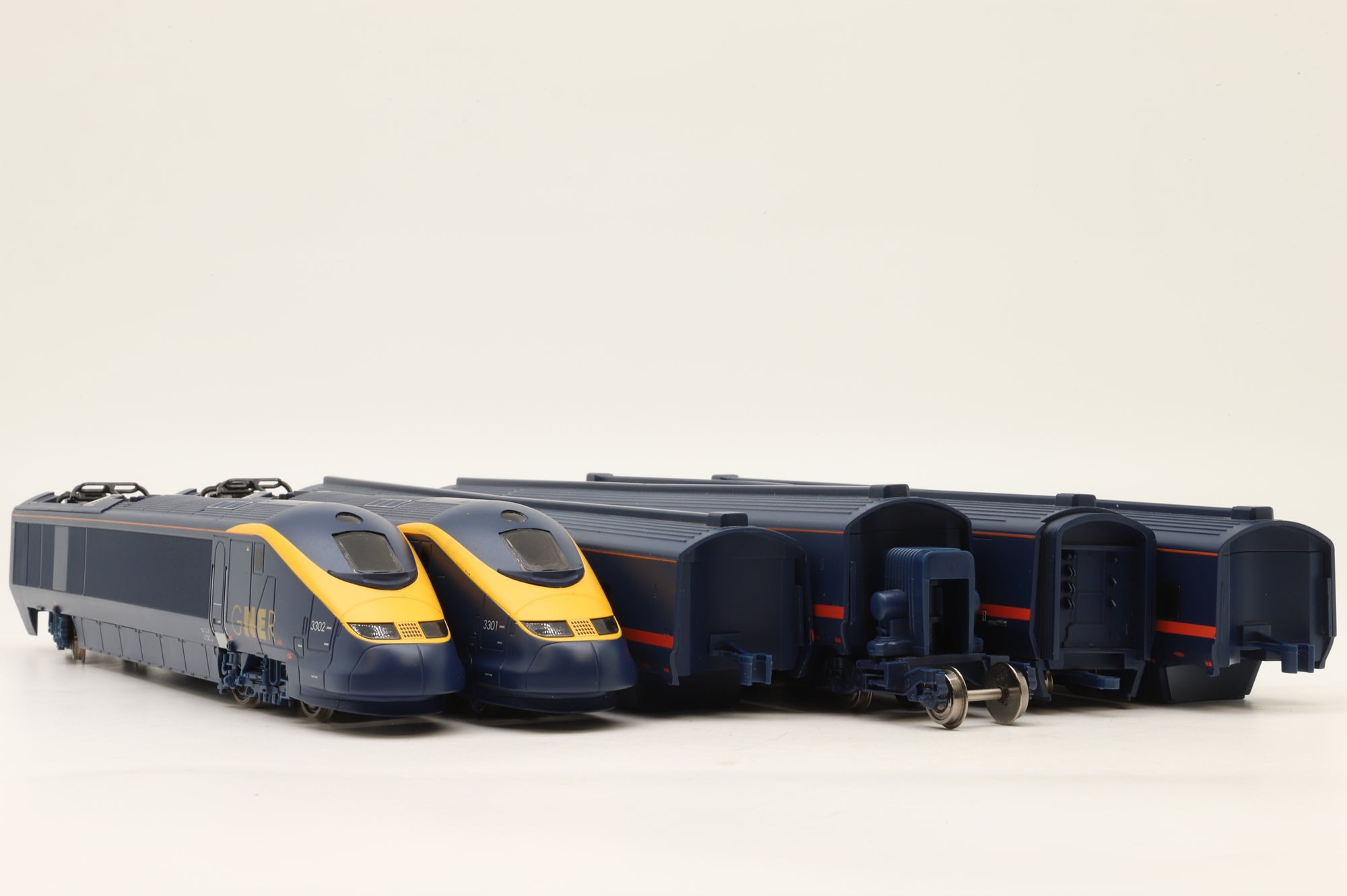 Hornby OO Set of 6 GNER Eurostar Set DCC Fitted