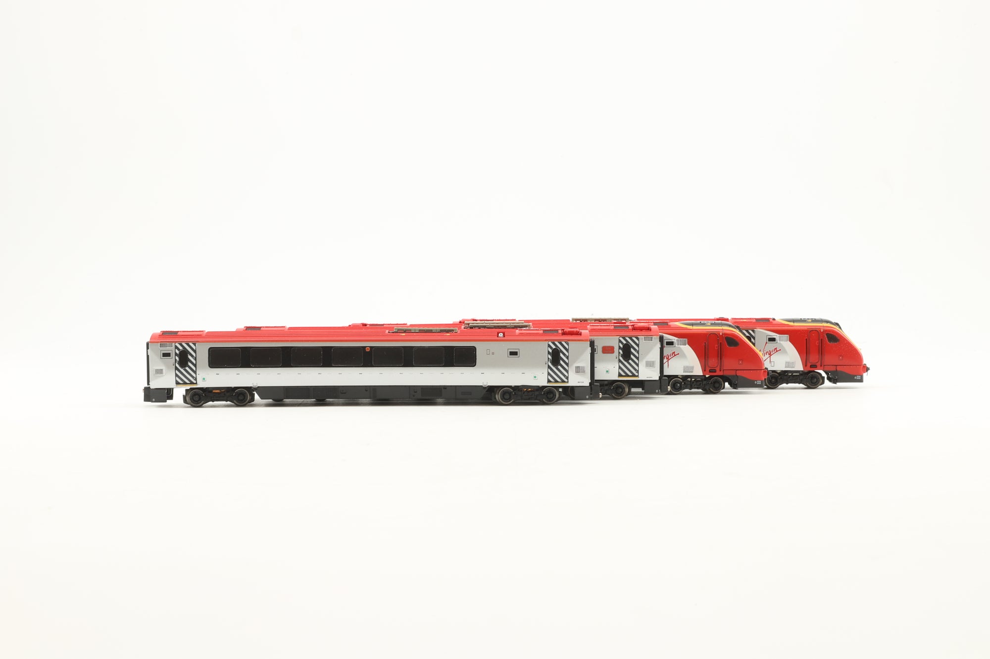 Dapol N ND-063C Class 220 4 Car Forth Voyager DMU '220 002', Virgin Trains livery
