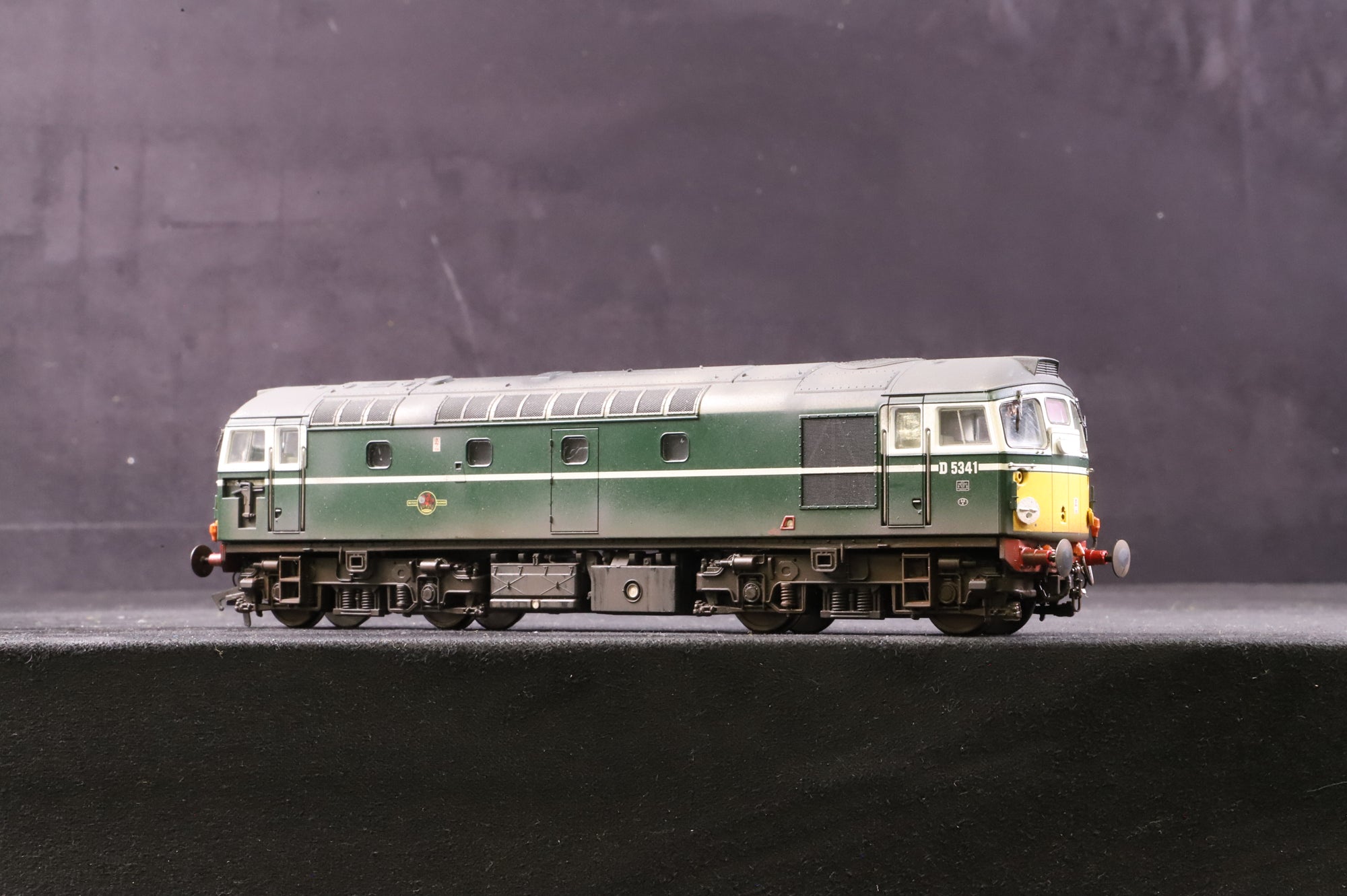 Heljan OO 2609 Class 26/1 D5341 in BR Green w/ Small Yellow Panels & White Stripe - Weathered