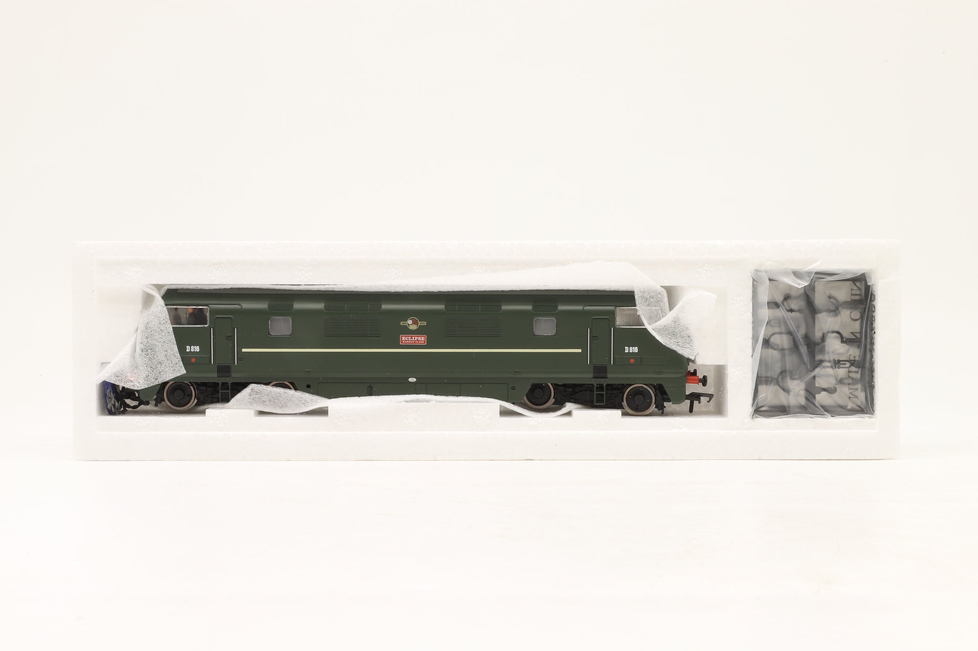 Bachmann OO 32-052 Class 42 Warship D816 'Eclipse' in BR Green