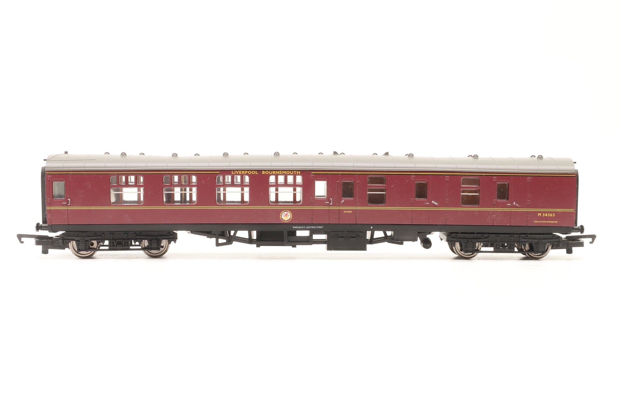 Hornby OO R4229 'The Pines Express' Coach Pack