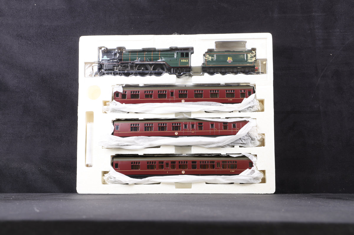 Hornby OO R3059 &#39;Tornado Express&#39; Train Pack