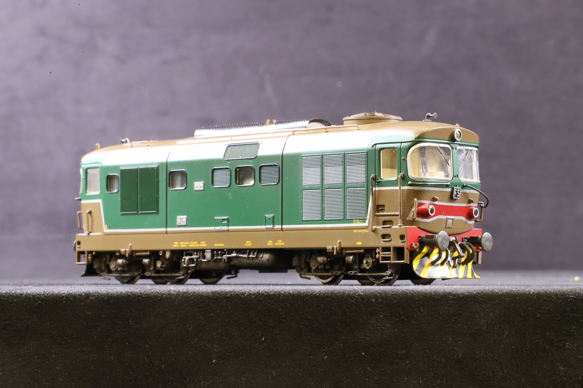 Roco HO 43445 BR D 345 Diesel Loco FS Green and Brown