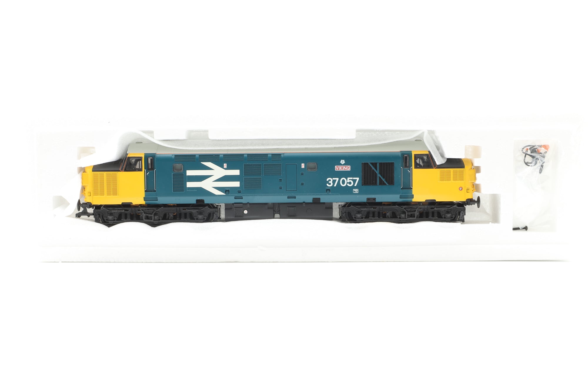 Bachmann OO 32-781DS Class 37/0 Diesel '37057' 'Viking' BR Blue Large Logo Corner Indicators DCC Sound