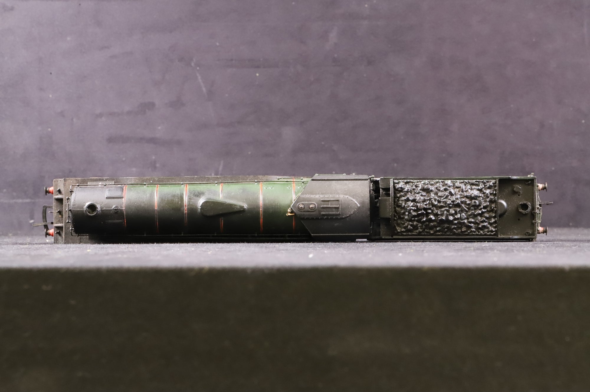 WORKSHOP Bachmann OO 31-557 Class V2 60884 in BR Green w/ No Crests - Weathered