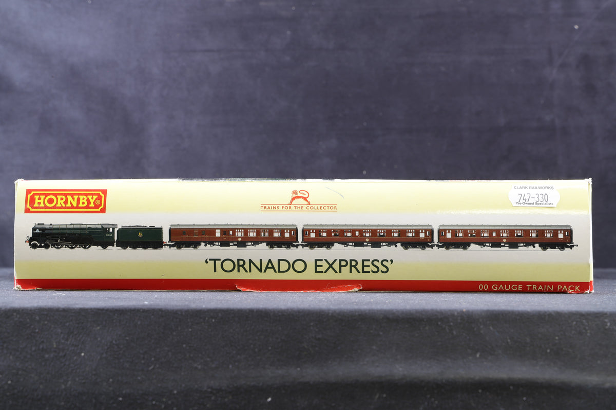 Hornby OO R3059 &#39;Tornado Express&#39; Train Pack