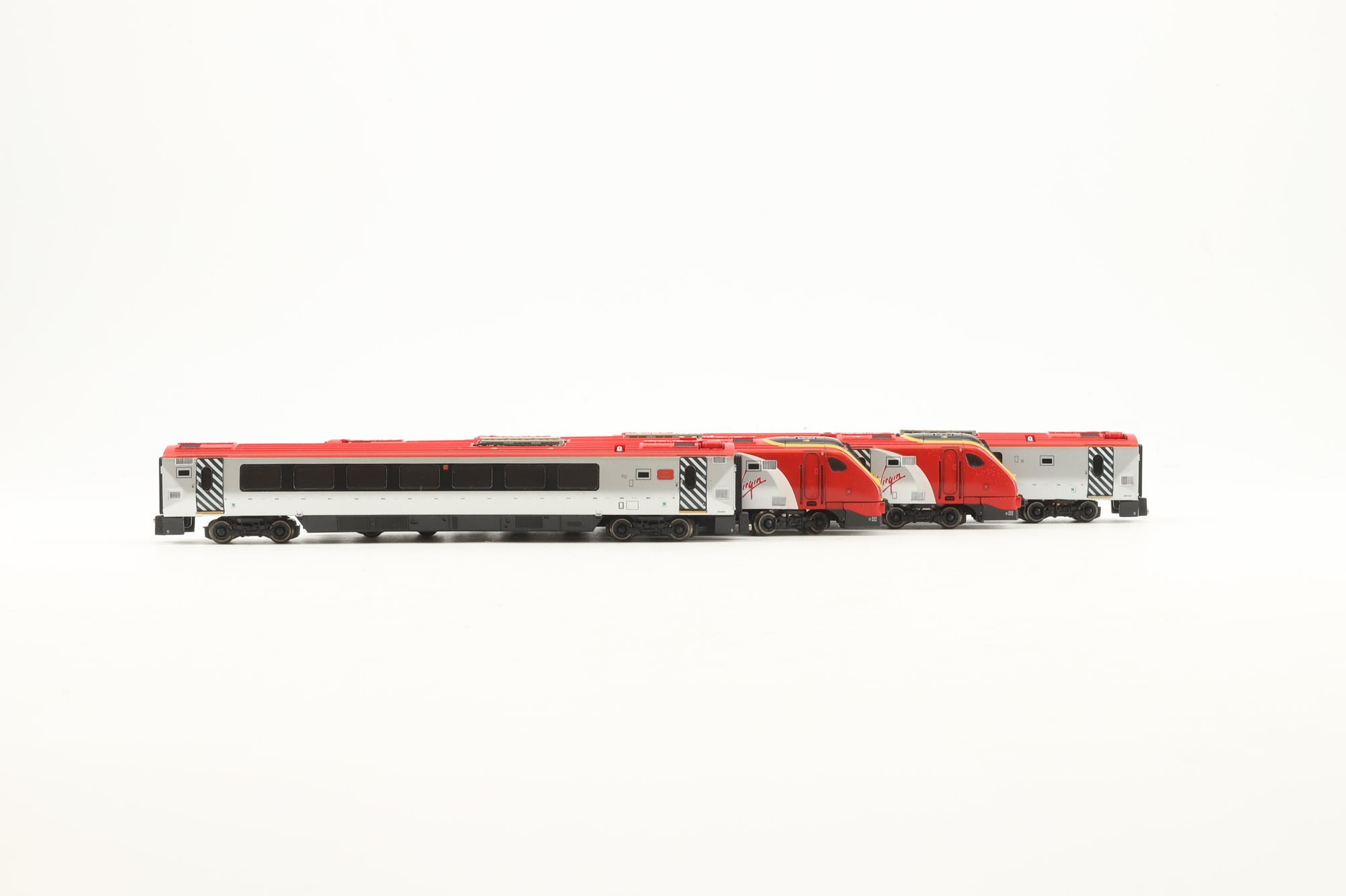 Dapol N ND-063C Class 220 4 Car Forth Voyager DMU '220 002', Virgin Trains livery