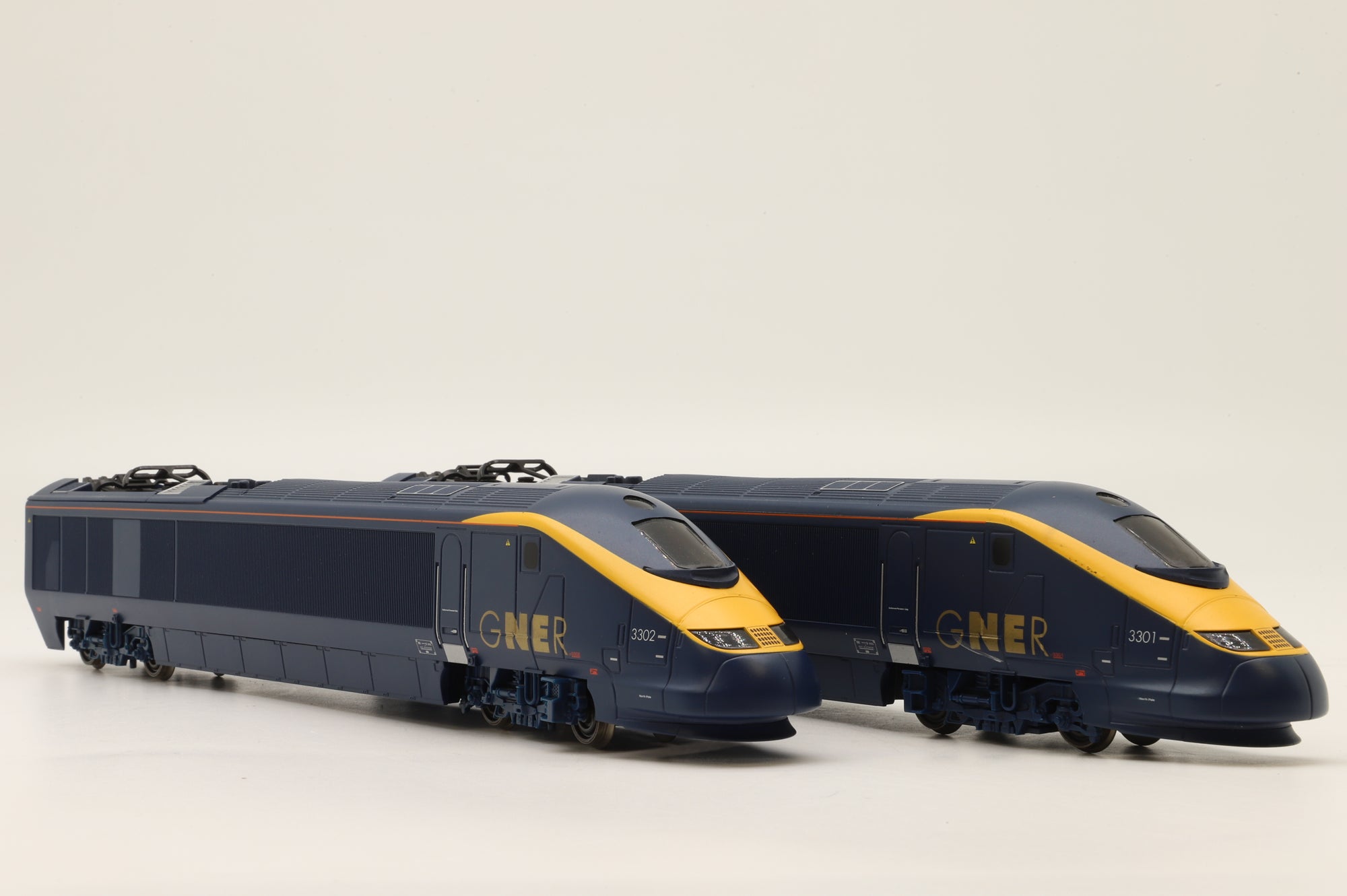 Hornby OO Set of 6 GNER Eurostar Set DCC Fitted