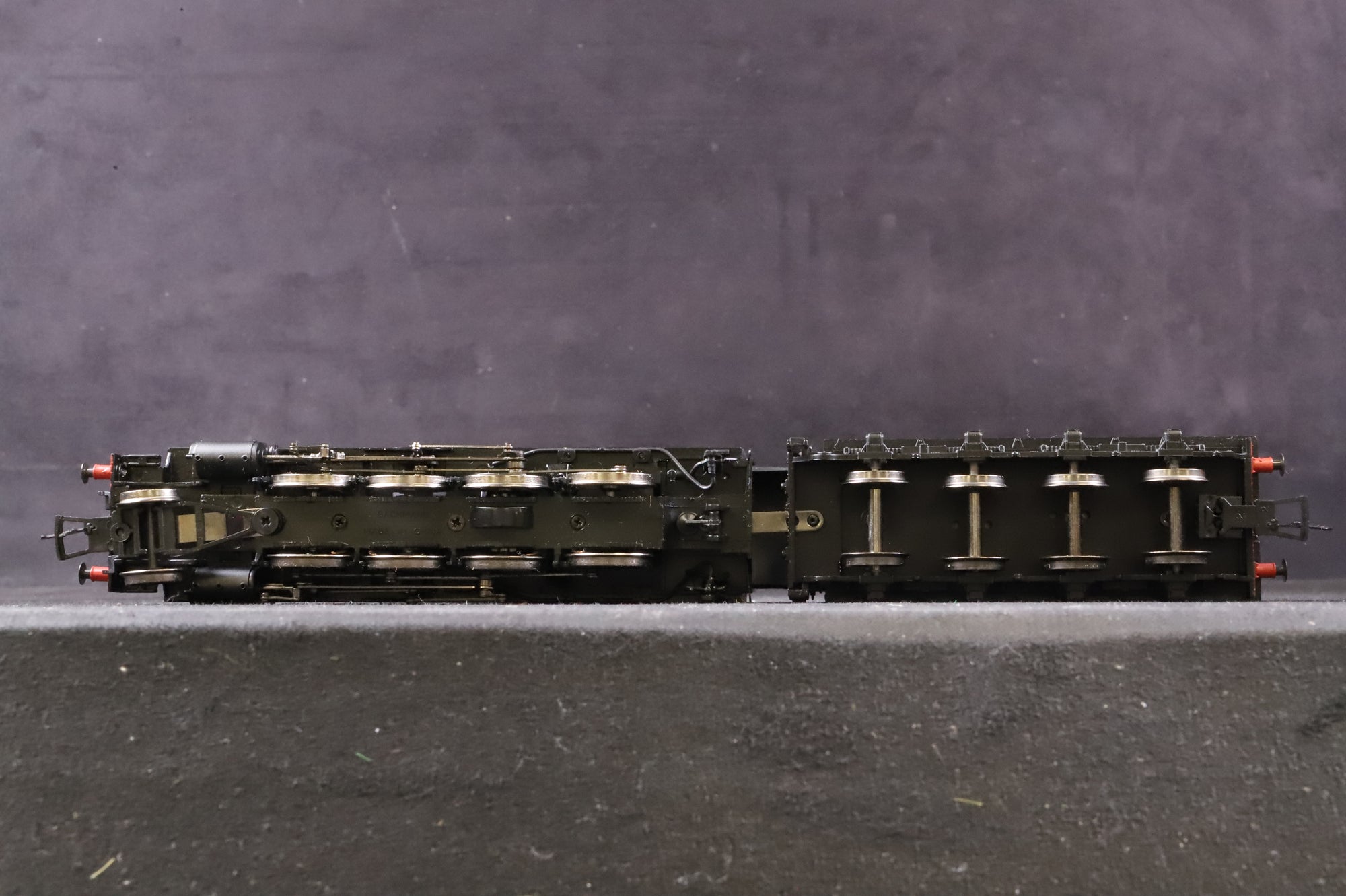 Bachmann OO 32-253 WD Austerity 2-8-0 90312 in BR Black w/ Early Crests