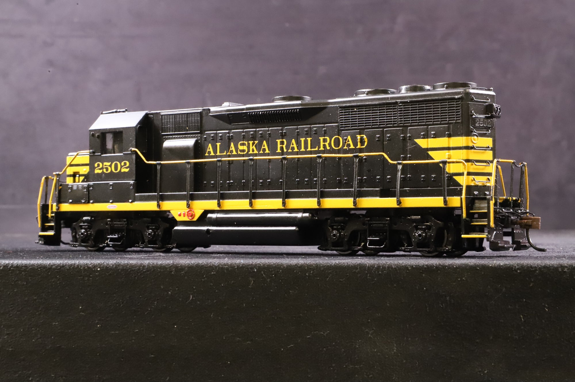 Bachmann HO 11522 GP35 Diesel Locomotive '2502' Alaska Railroad
