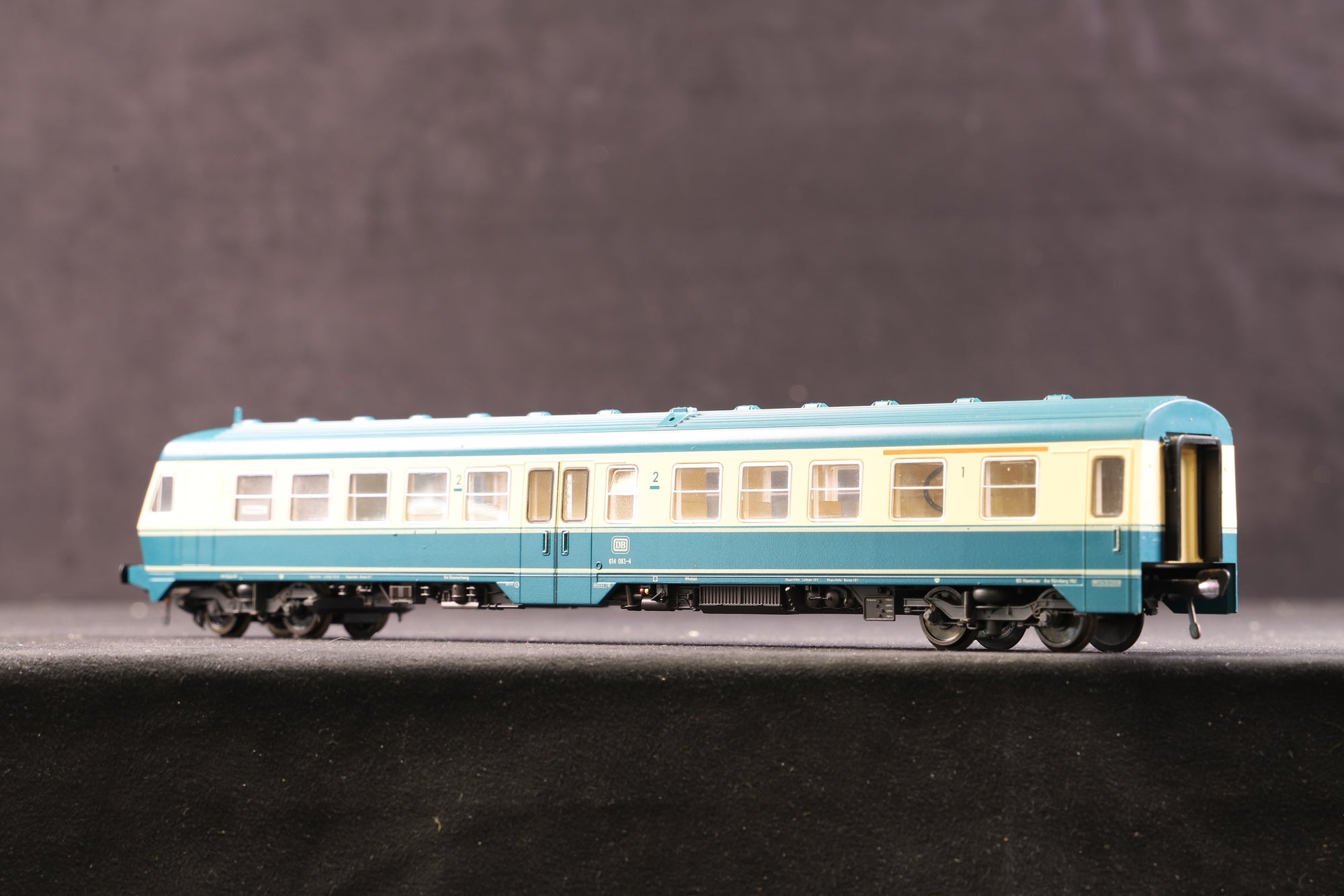Fleischmann HO 4434 Class BR 614 2-Car DMU DB Railcar Turquoise & Cream