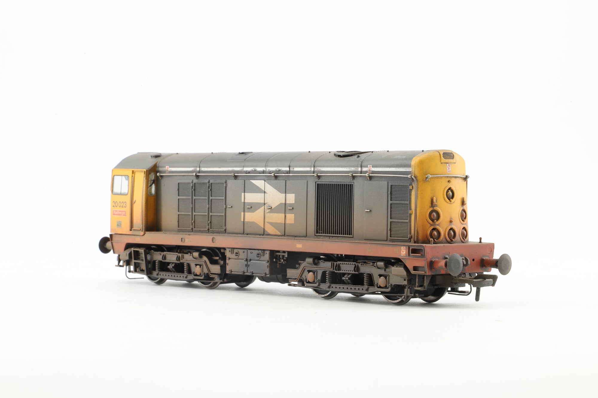 Bachmann OO 32-020 Class 20 20023 in BR Railfrieght Grey w/ Red Sole Bar - DCC Sound & Weathered