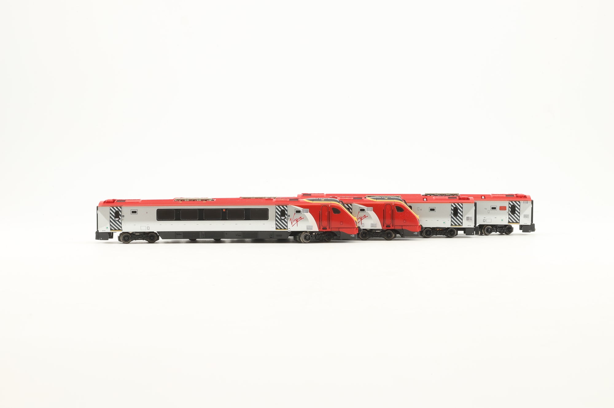 Dapol N ND-063C Class 220 4 Car Forth Voyager DMU '220 002', Virgin Trains livery
