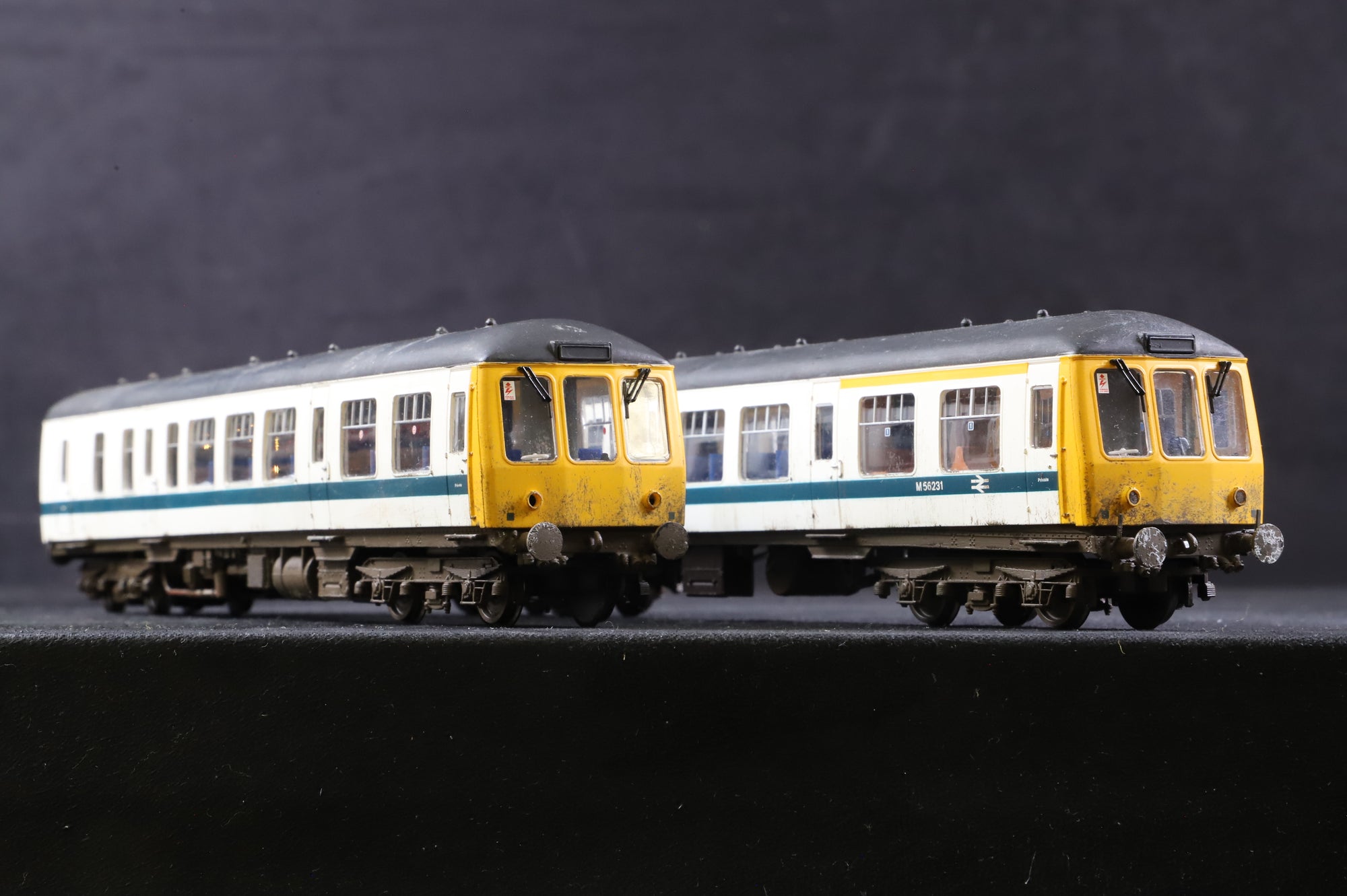 WORKSHOP Bachmann OO Class 108 2 Car DMU BR Refurbished White & Blue NON RUNNER