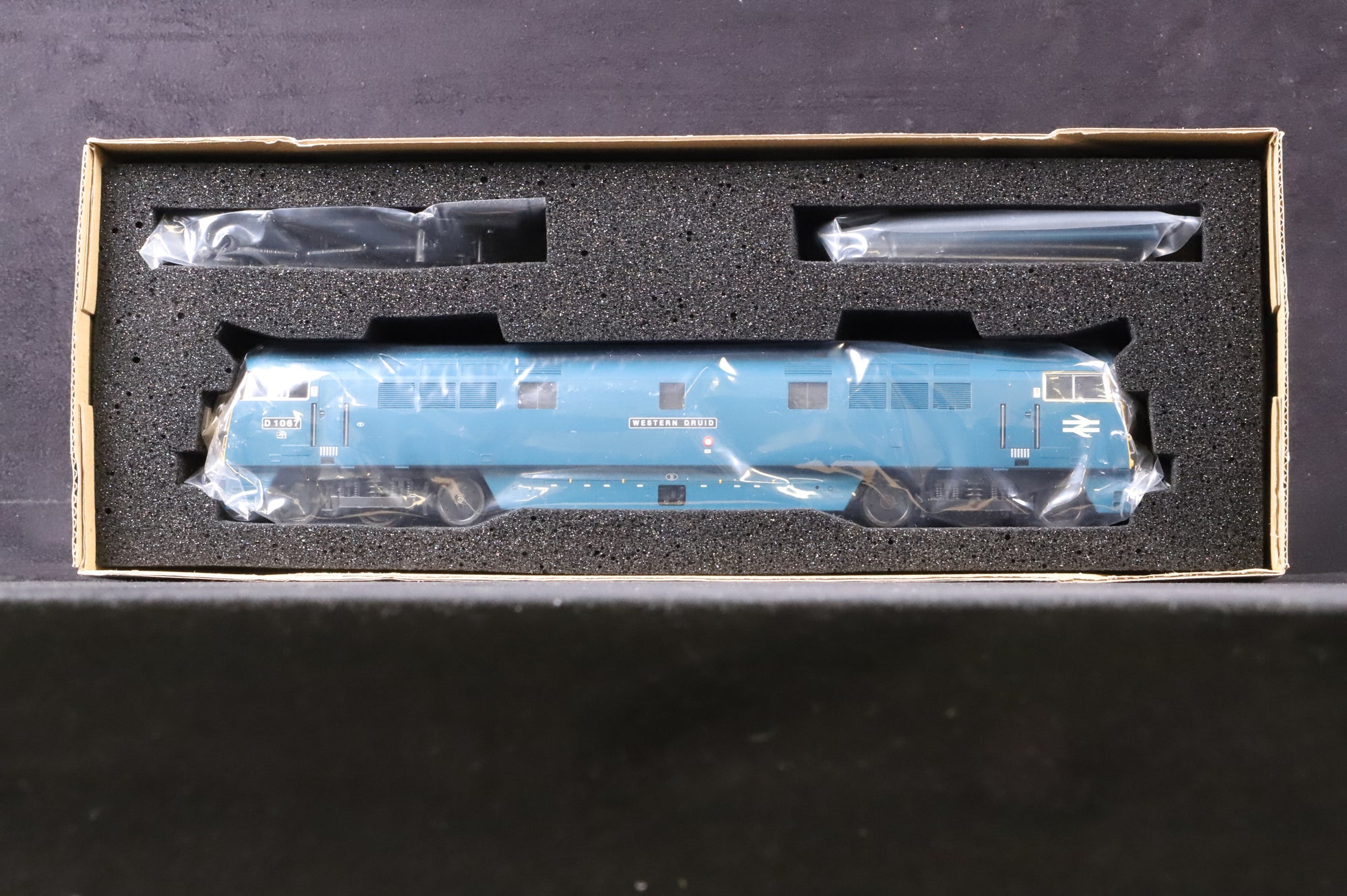 Heljan OO 5202 Class 52 D1067 'Western Druid' in BR Blue